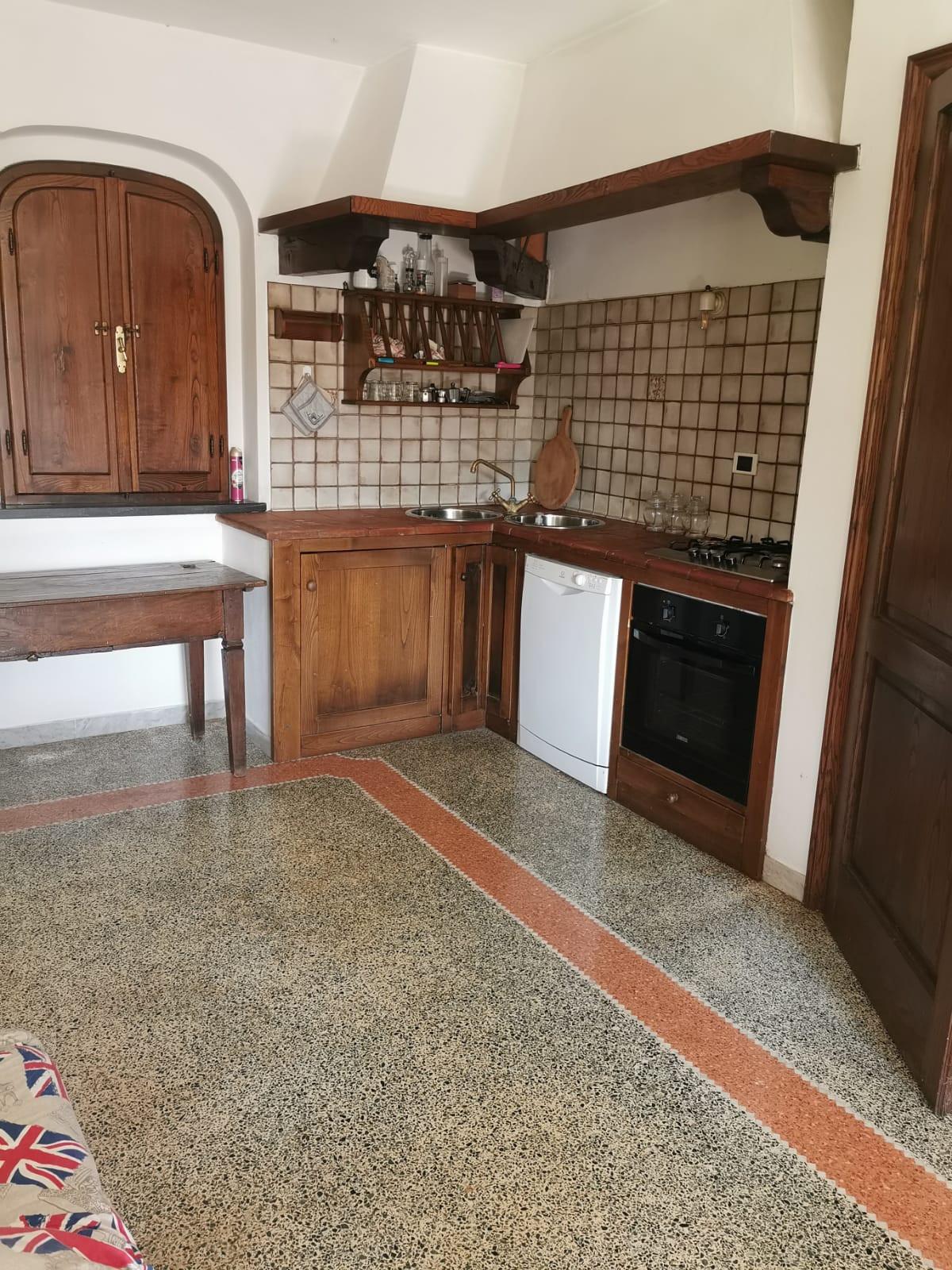 Villa arredata in affitto, Camaiore collina