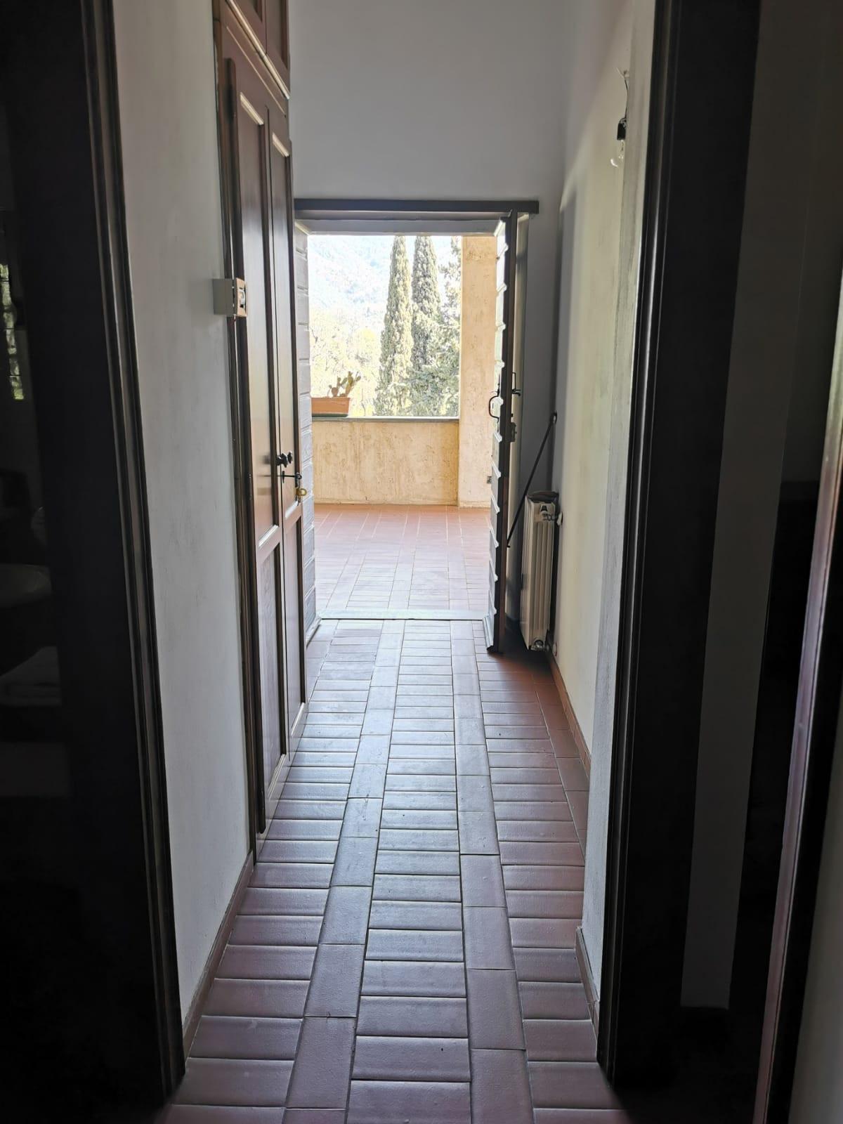 Villa arredata in affitto, Camaiore collina