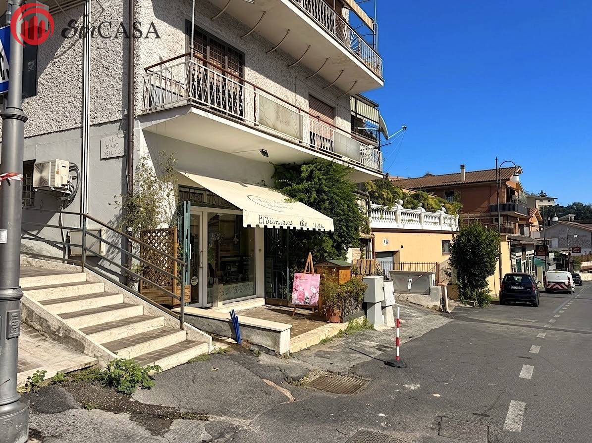 Locale commerciale in vendita a Sacrofano
