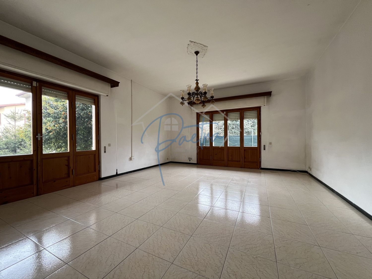 Villa con giardino a Massa