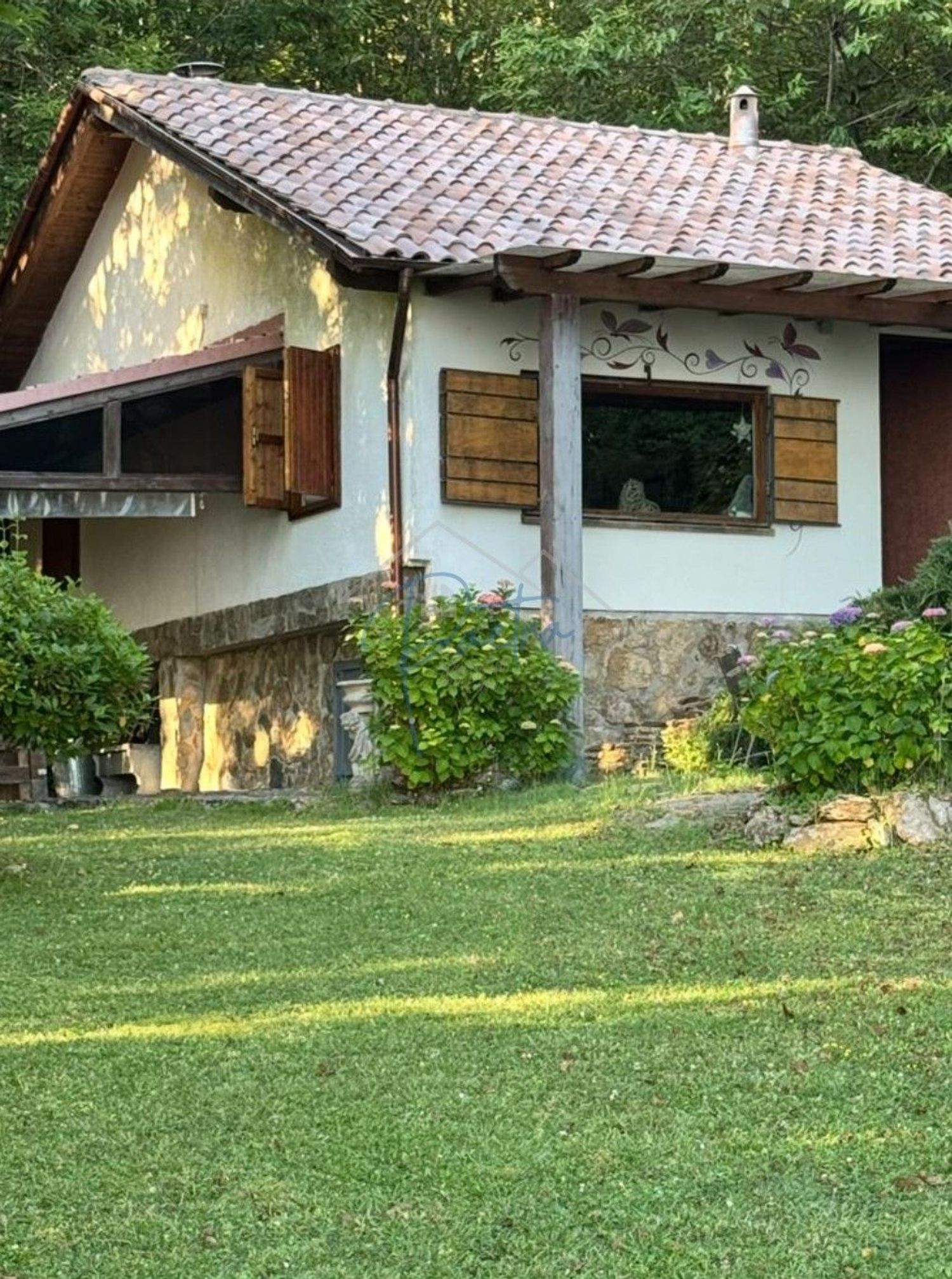 Villa con giardino a Montignoso