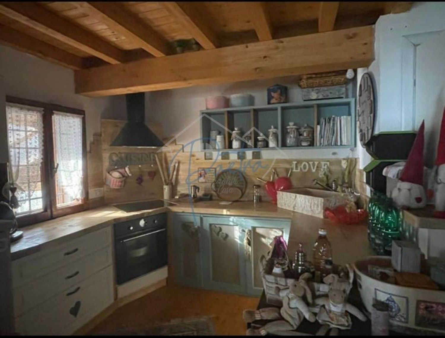 Villa con giardino a Montignoso