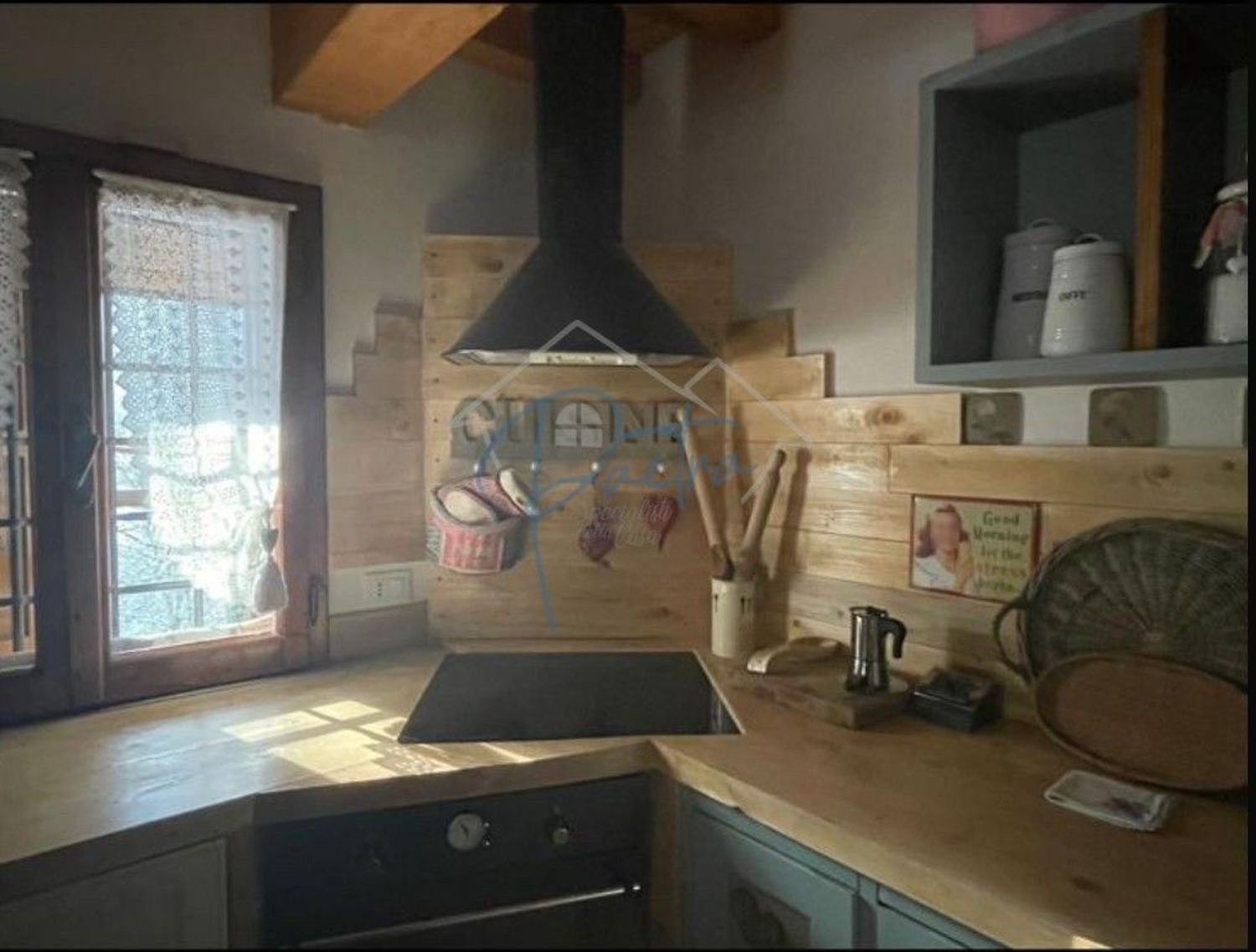 Villa con giardino a Montignoso