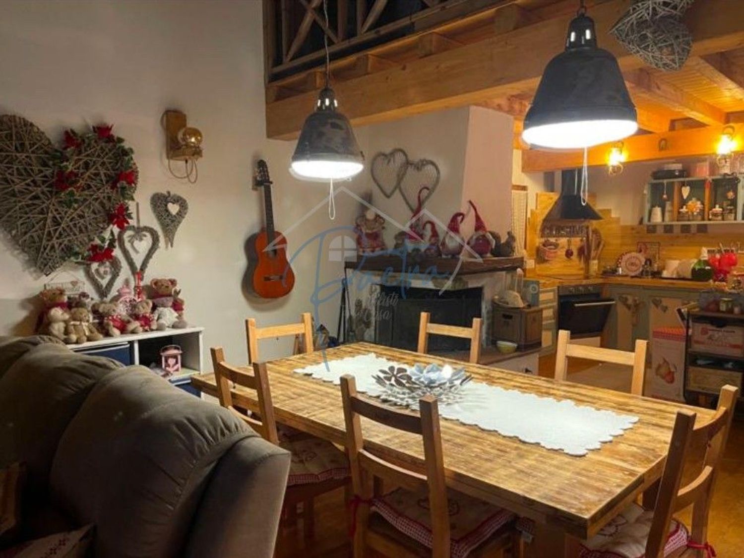 Villa con giardino a Montignoso