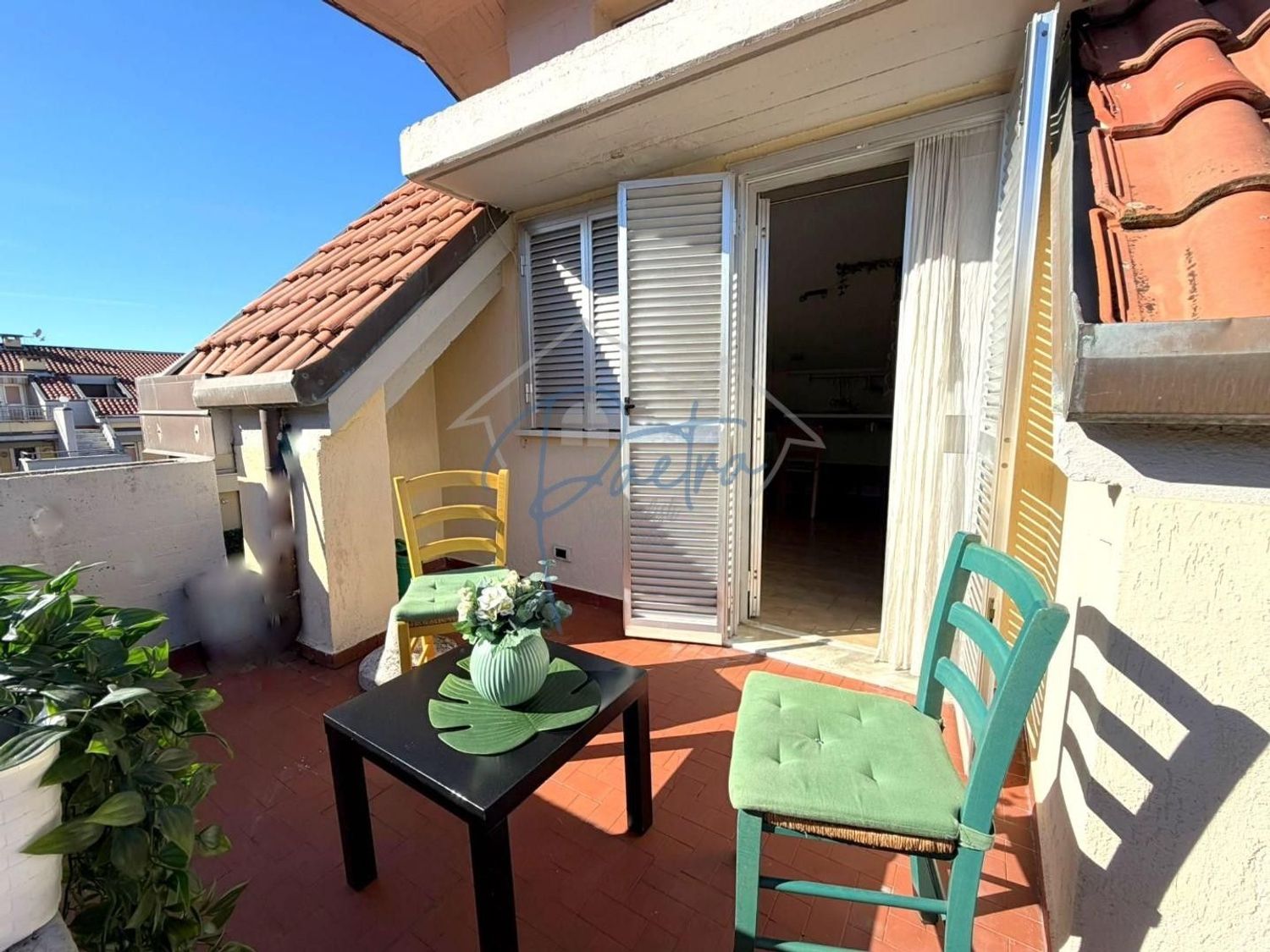 Attico con terrazzo a Massa