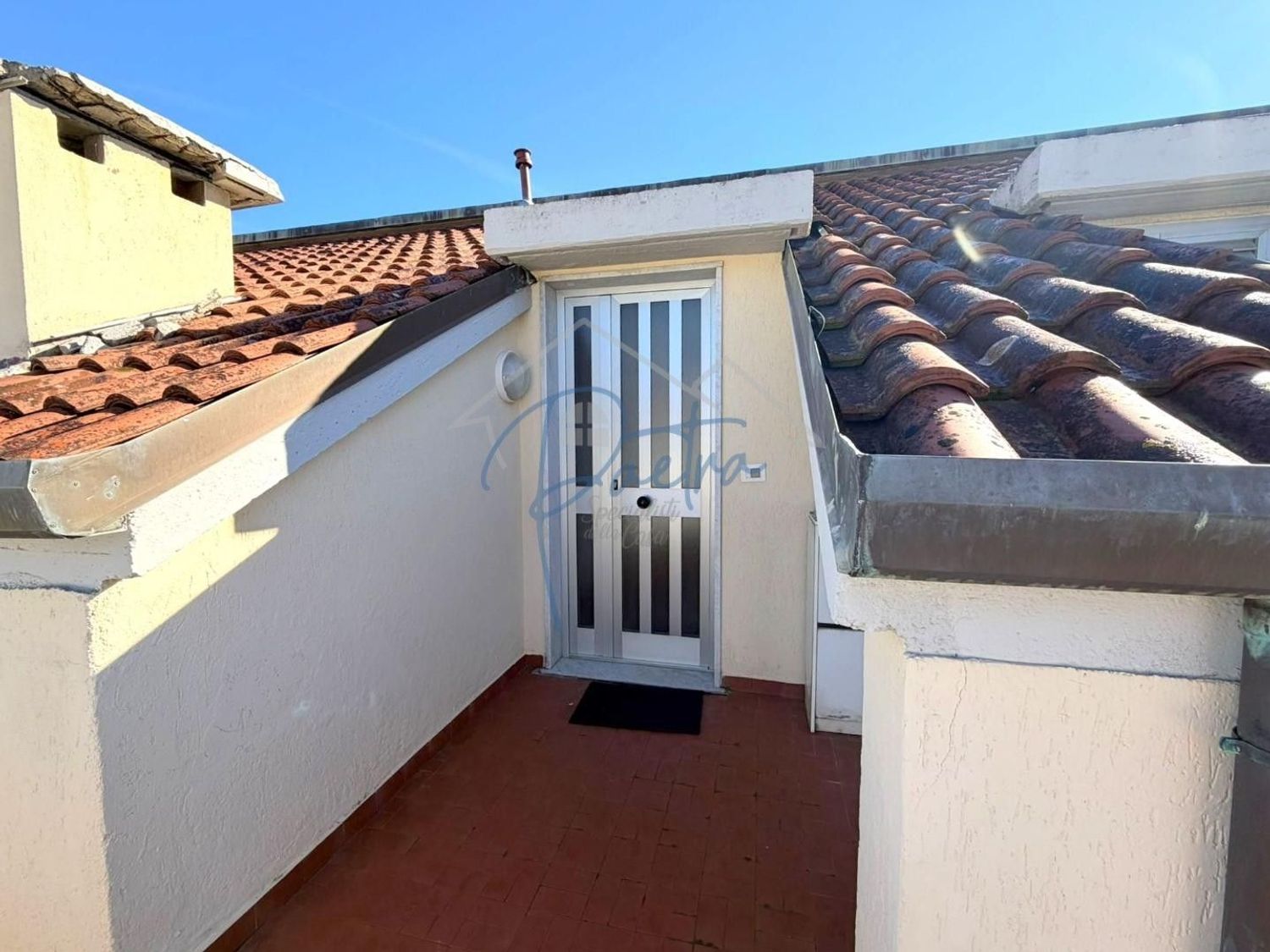 Attico con terrazzo a Massa