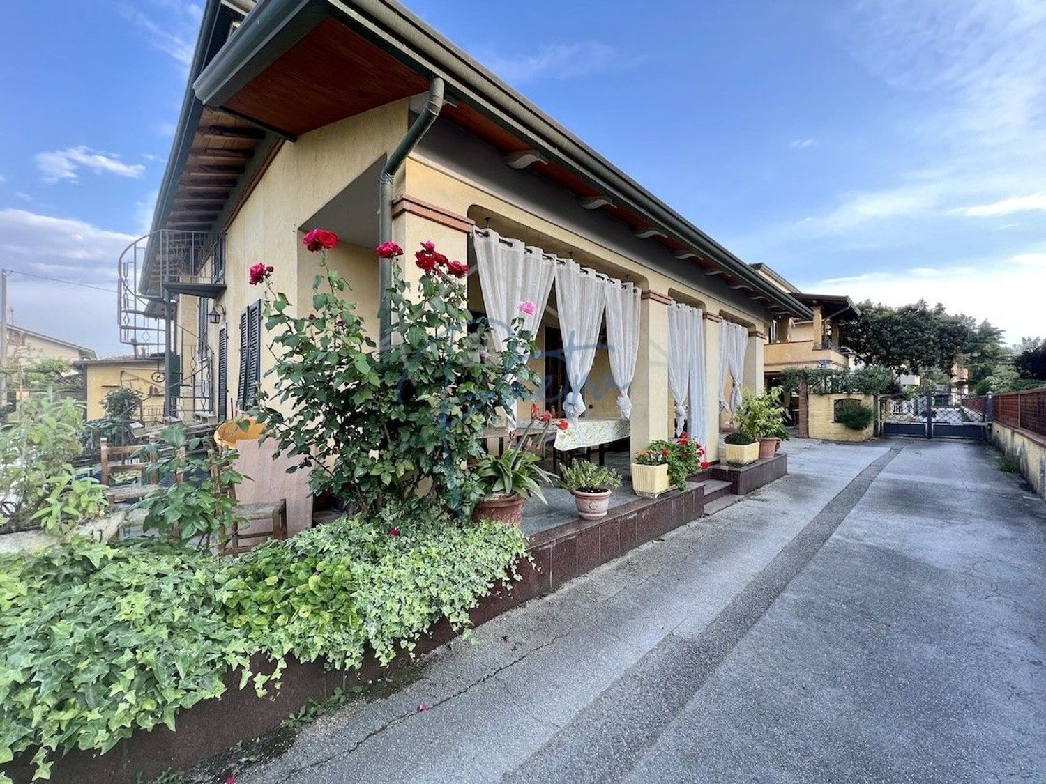 Casa indipendente arredata in affitto, Massa ronchi