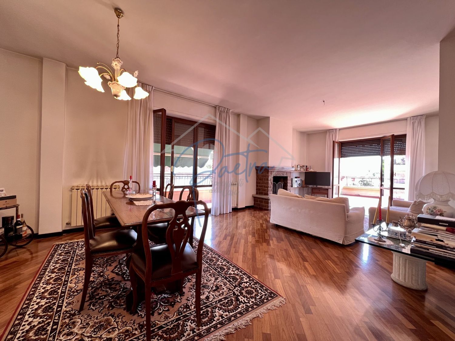 Attico con terrazzo a Massa