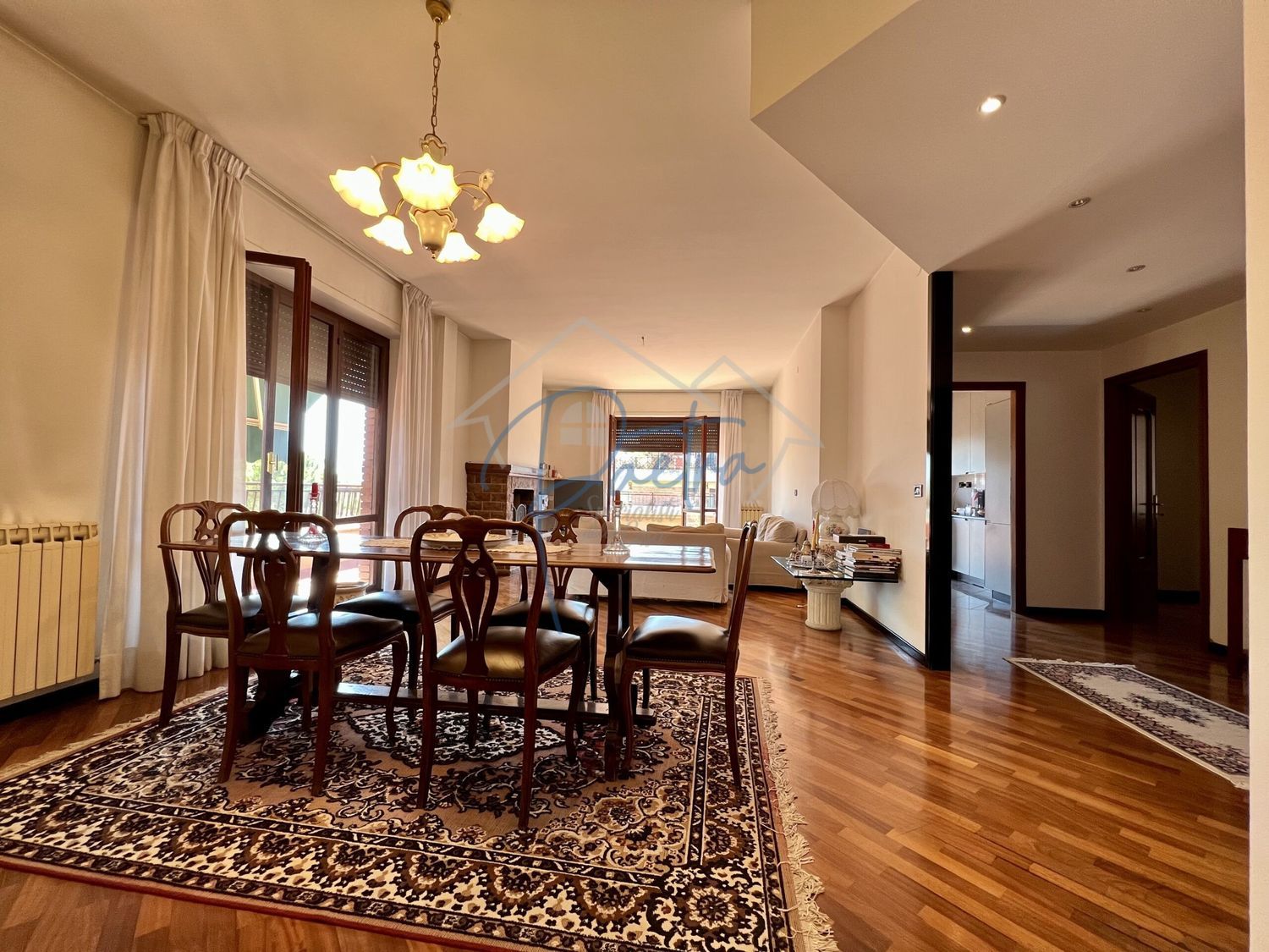 Attico con terrazzo a Massa