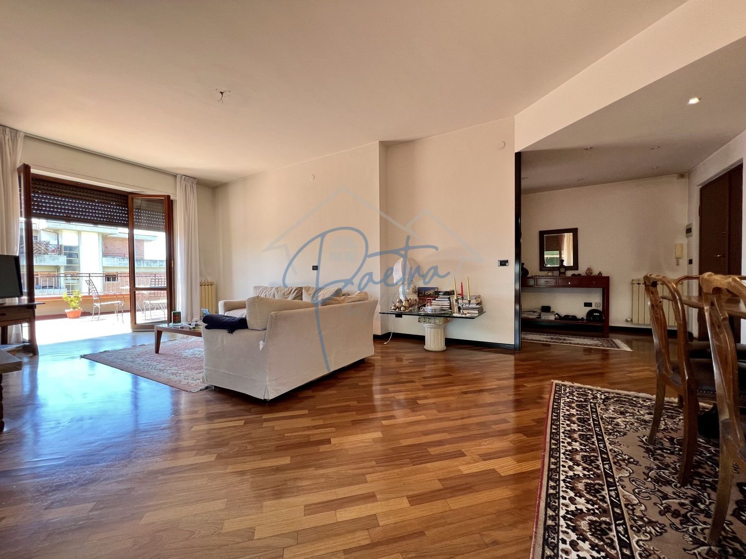 Attico con terrazzo a Massa