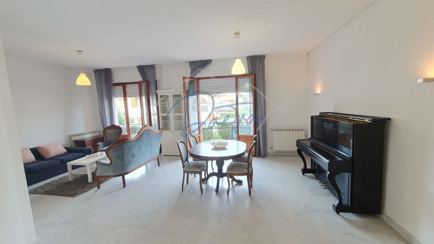 Appartamento con terrazzo a Massa