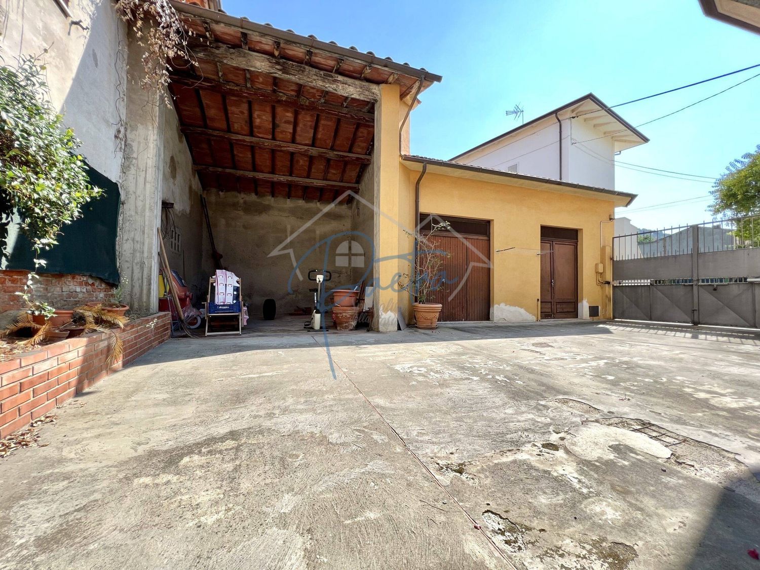 Casa indipendente in vendita a Massa