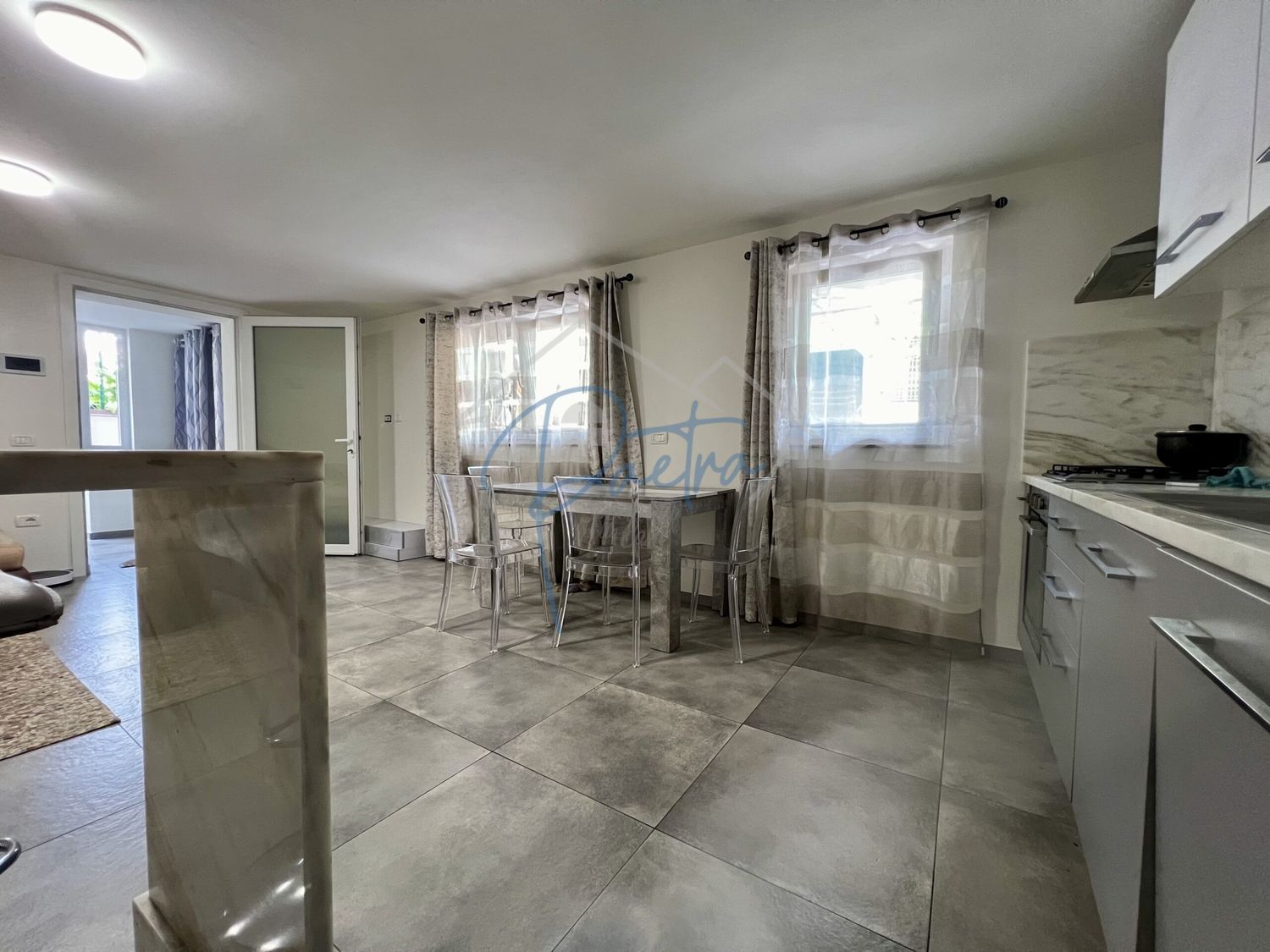 Trilocale arredato in affitto a Massa