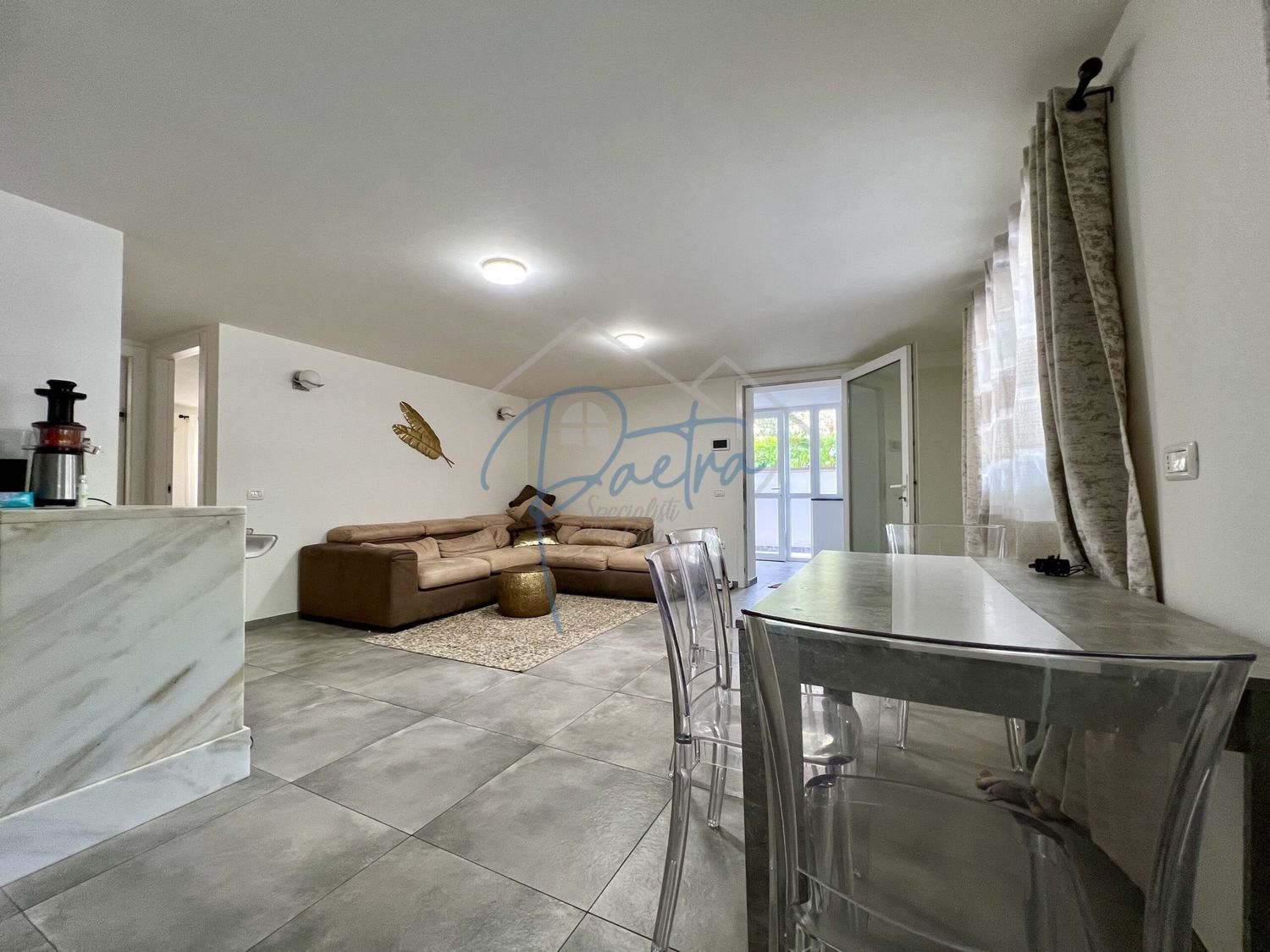 Trilocale arredato in affitto a Massa