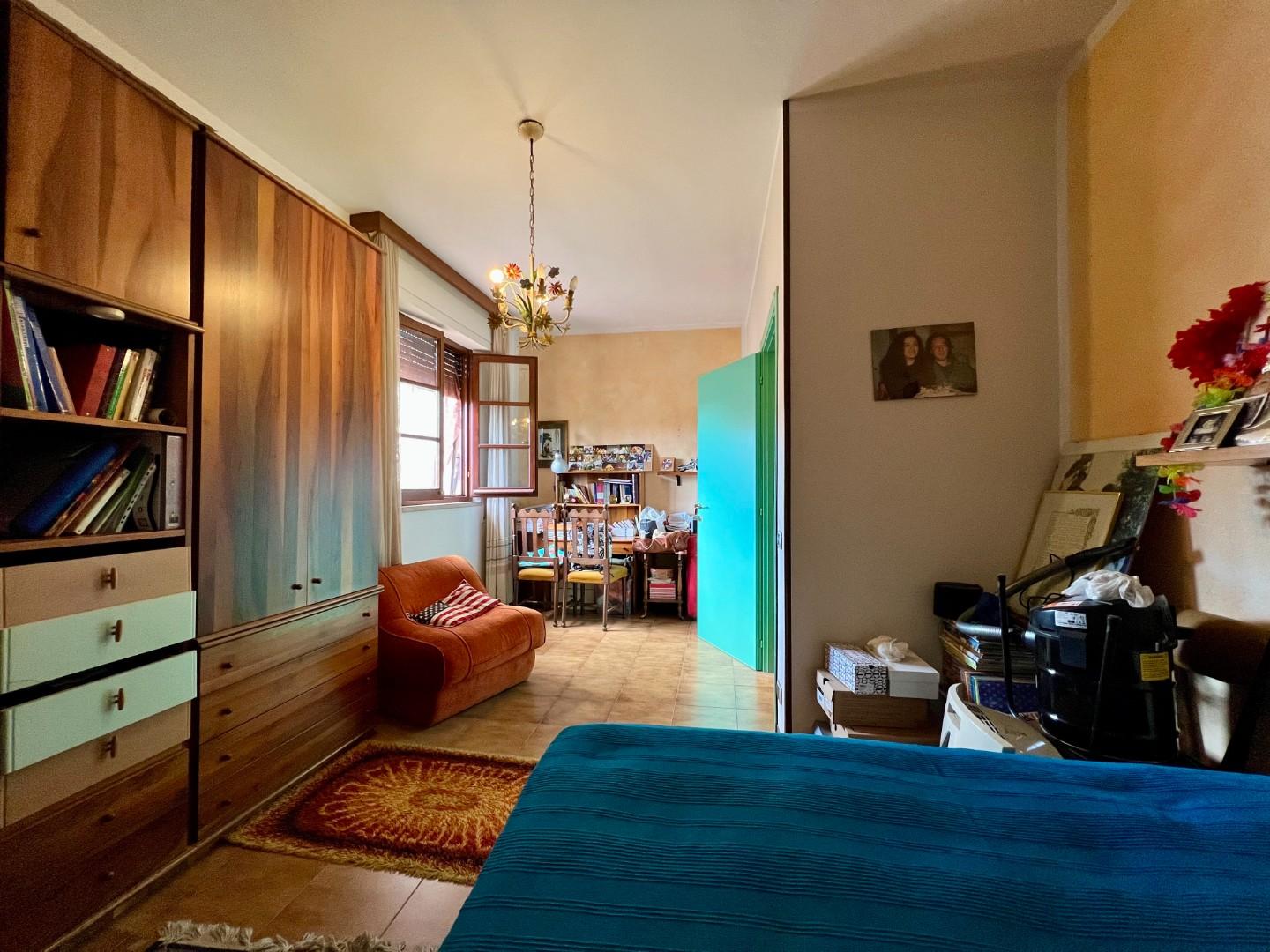 Villa con giardino, Massa ronchi