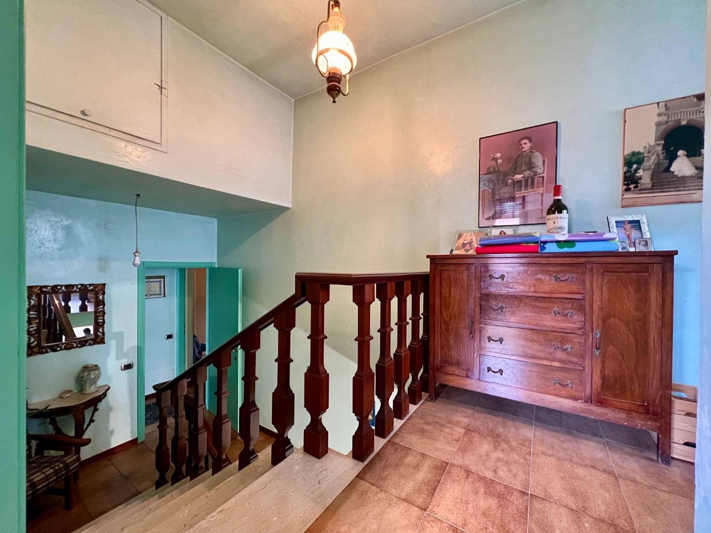 Villa con giardino, Massa ronchi