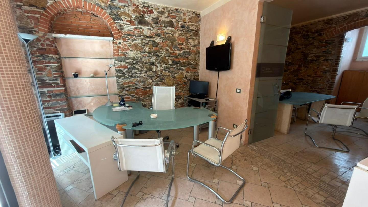 Locale commerciale in vendita, Massa marina di