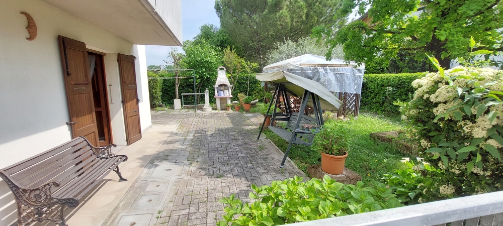 Quadrilocale con giardino a Forl�