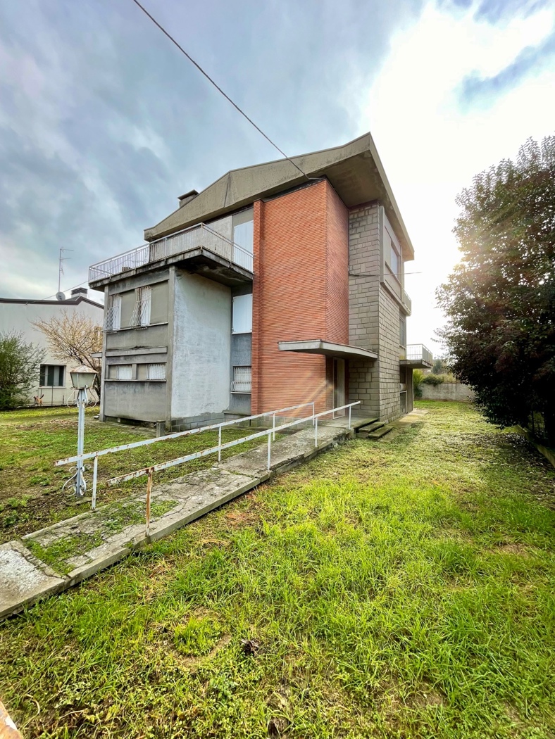 Villa in vendita a Lugo