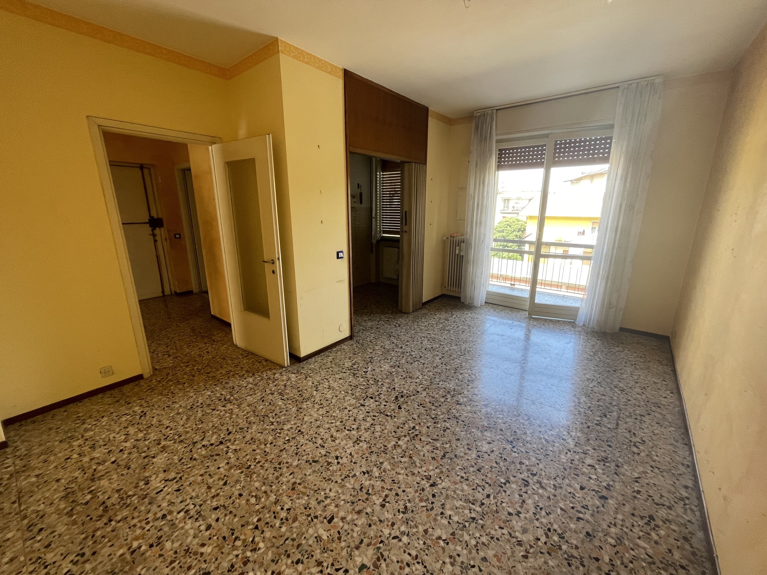 Trilocale da ristrutturare in viale alessandro volta 53, Novara