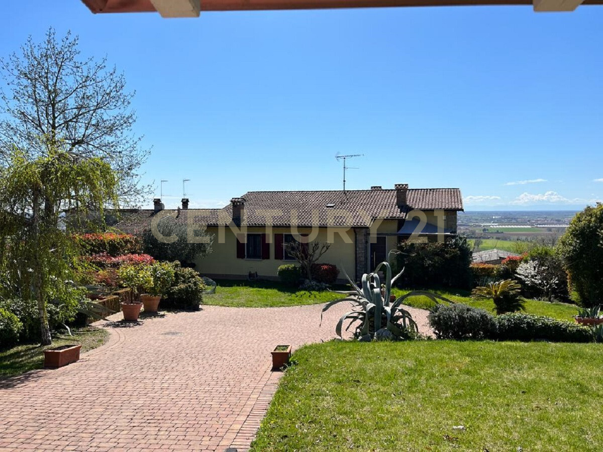 Villa con giardino in via rittatore von willer 42c, Cavriana