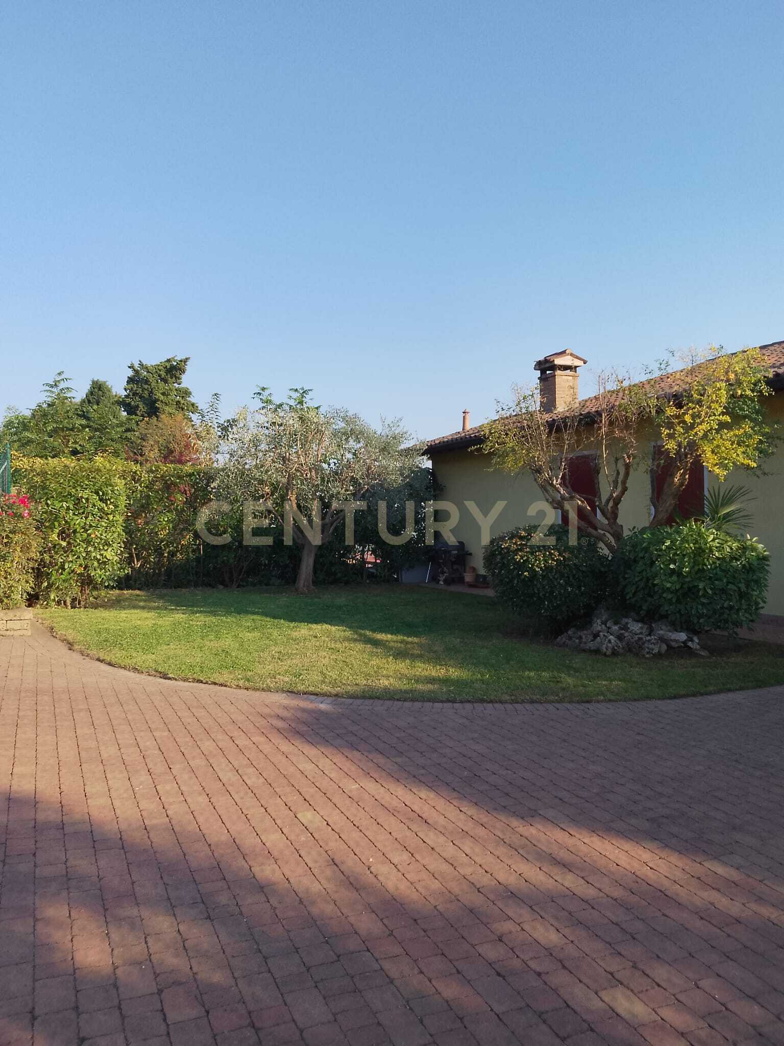 Villa con giardino in via rittatore von willer 42c, Cavriana