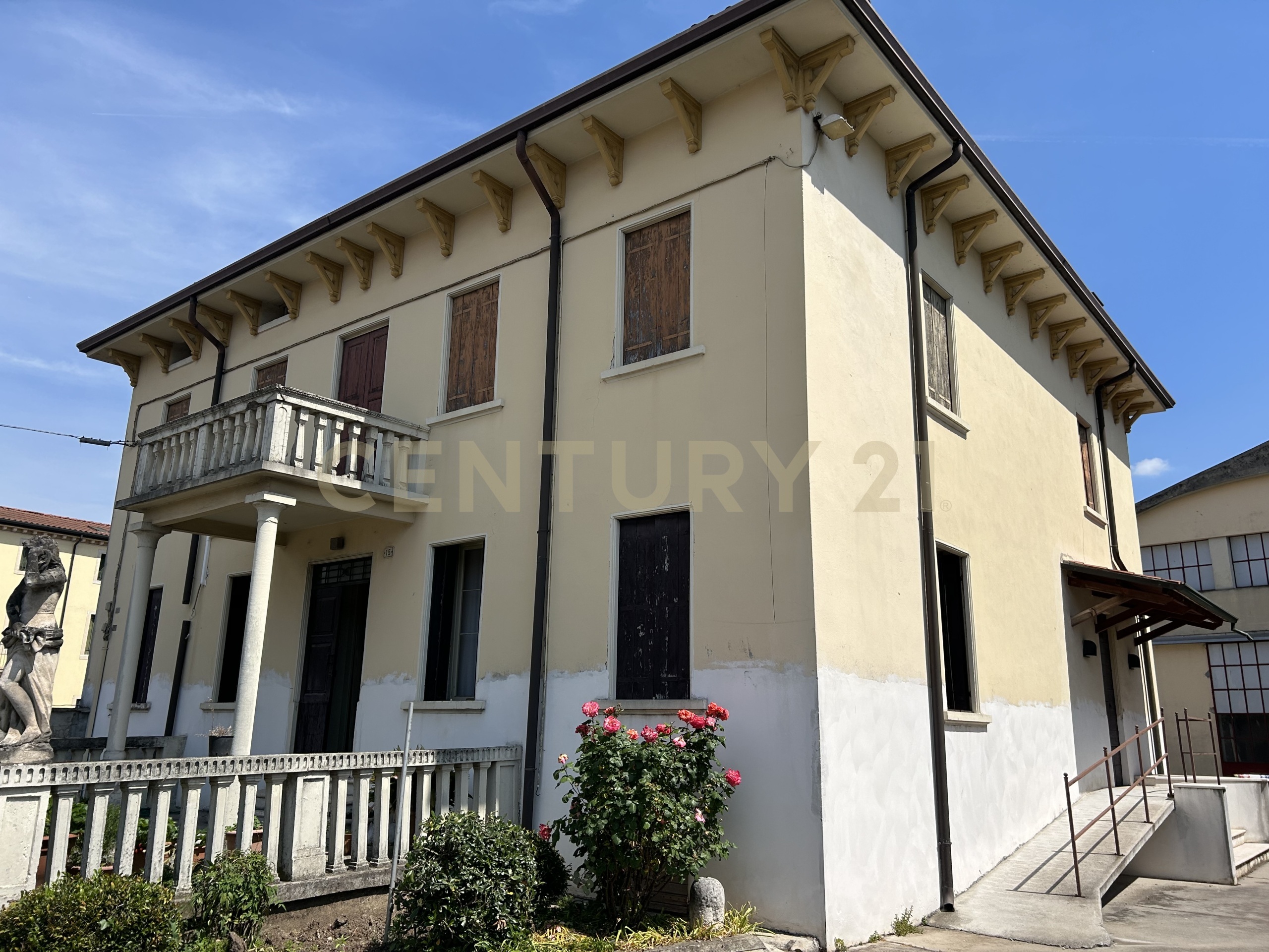 Casa indipendente con giardino in viale europa 15, Monteforte d'Alpone