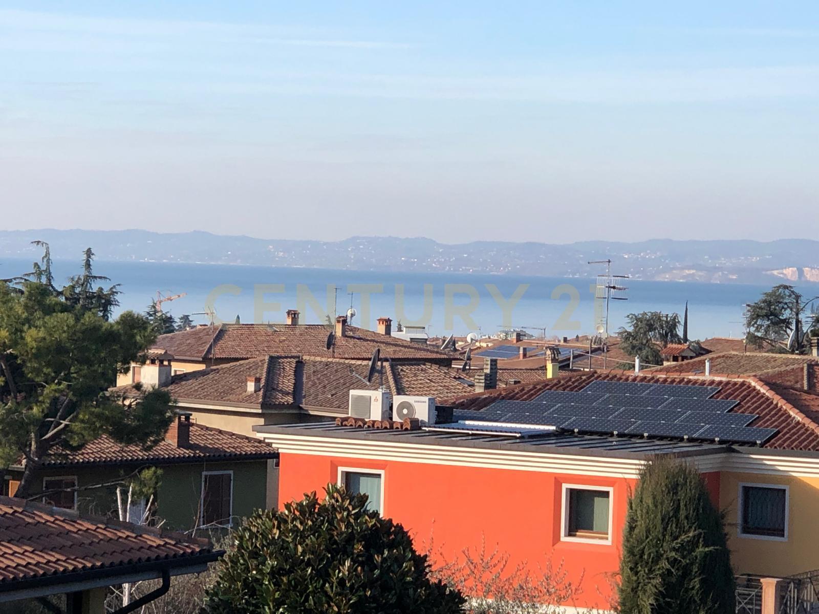 Appartamento con giardino in via vittorio monese, Garda