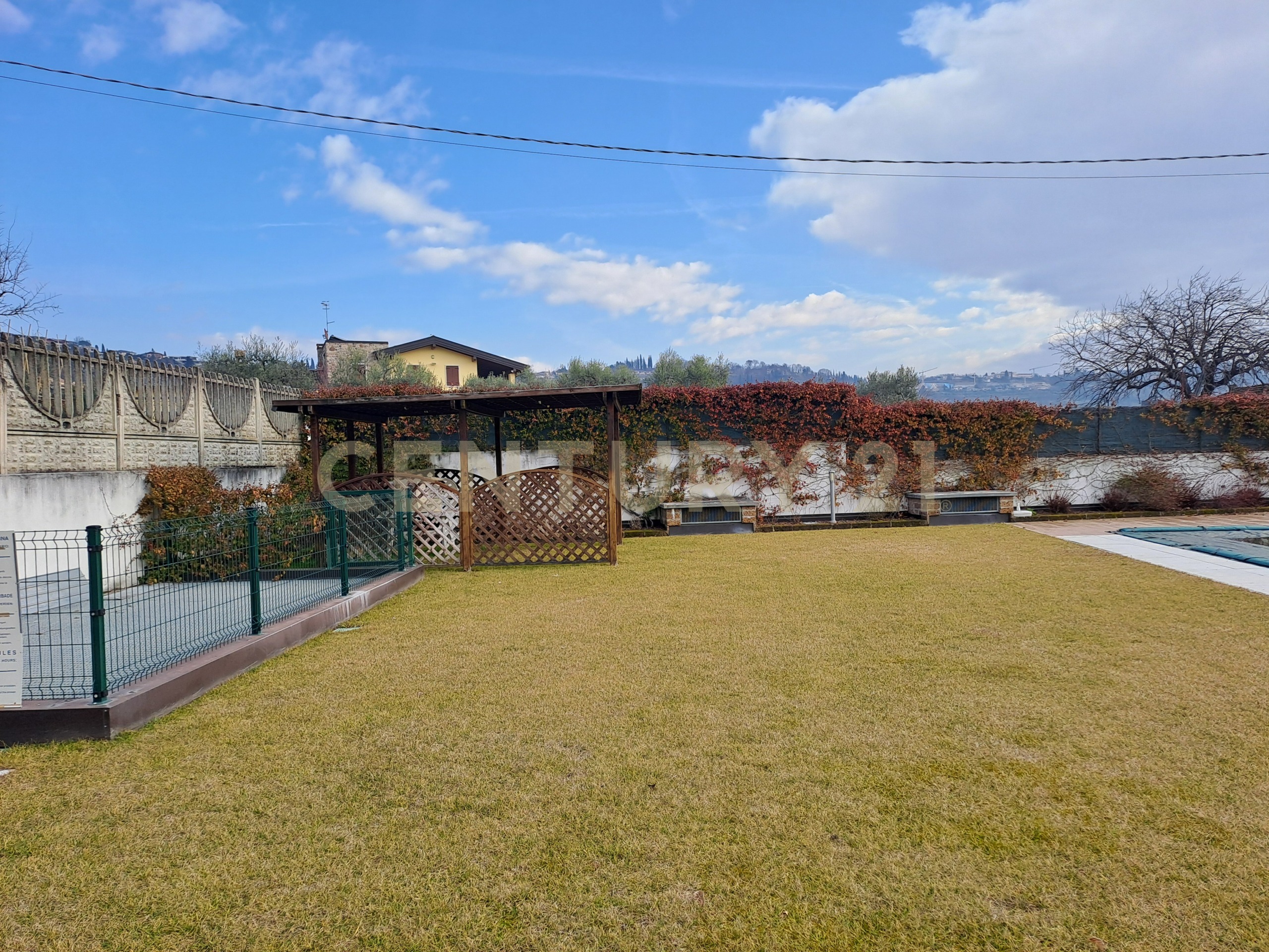 Appartamento con giardino in via vittorio monese, Garda