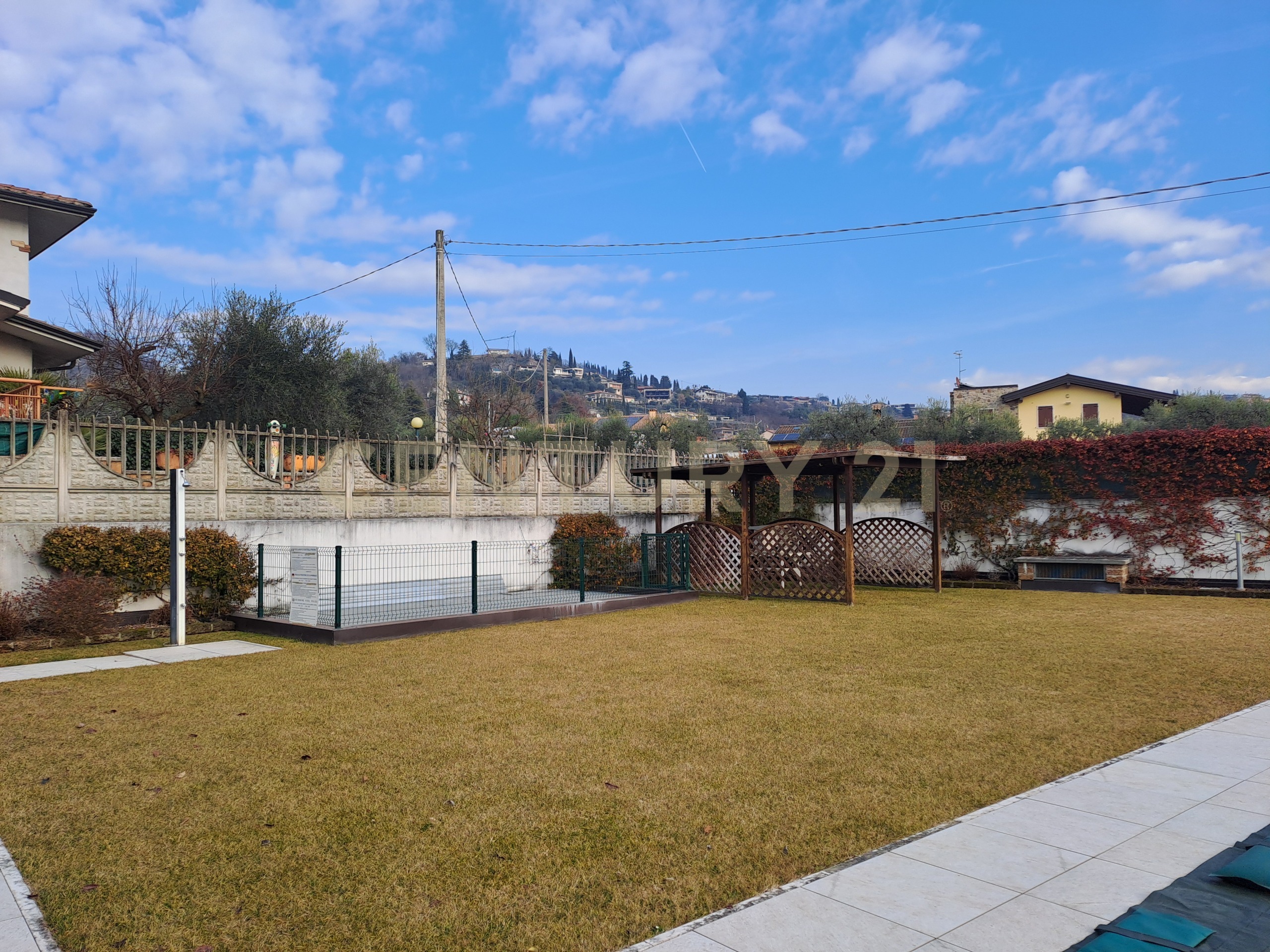 Appartamento con giardino in via vittorio monese, Garda