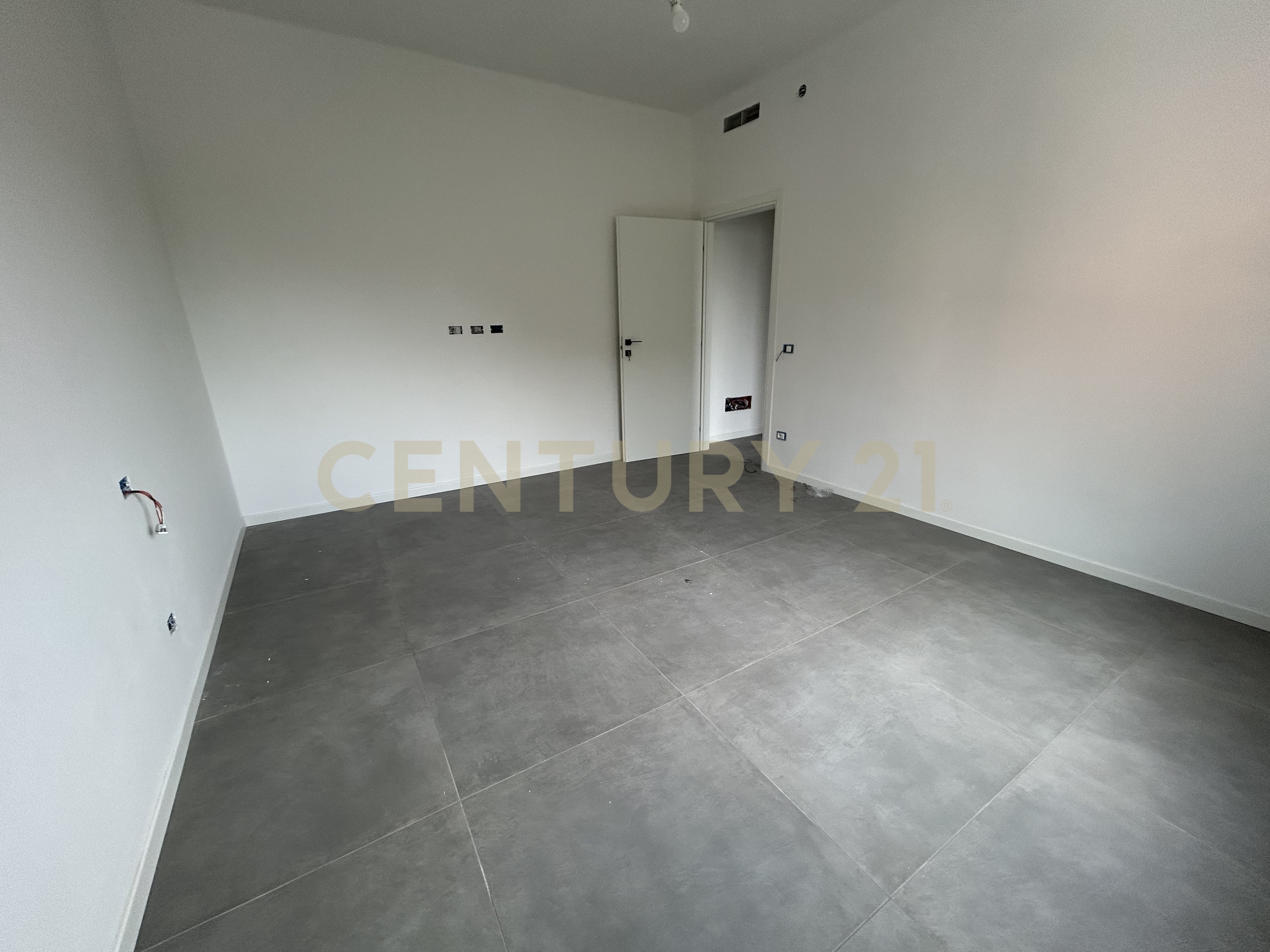 Quadrilocale con giardino in via merano 9, Verona