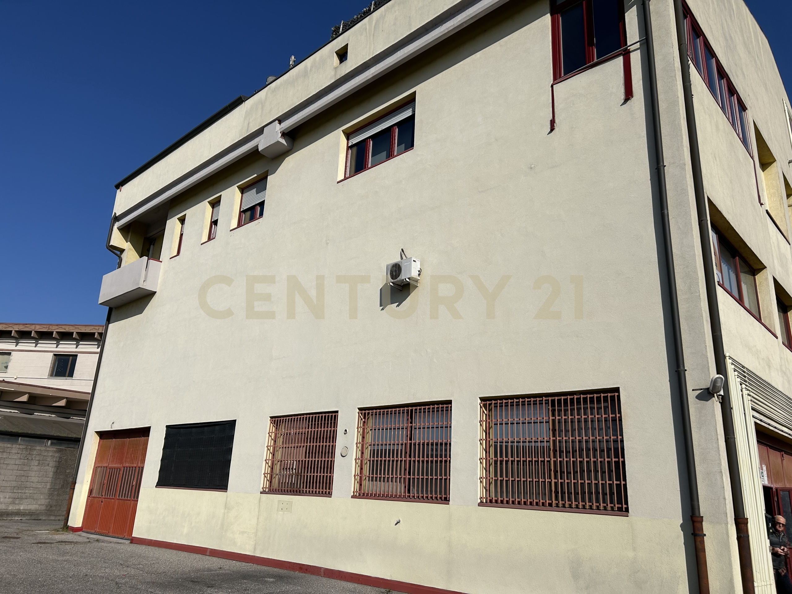 Laboratorio con giardino in via vespucci amerigo 7, San Martino Buon Albergo