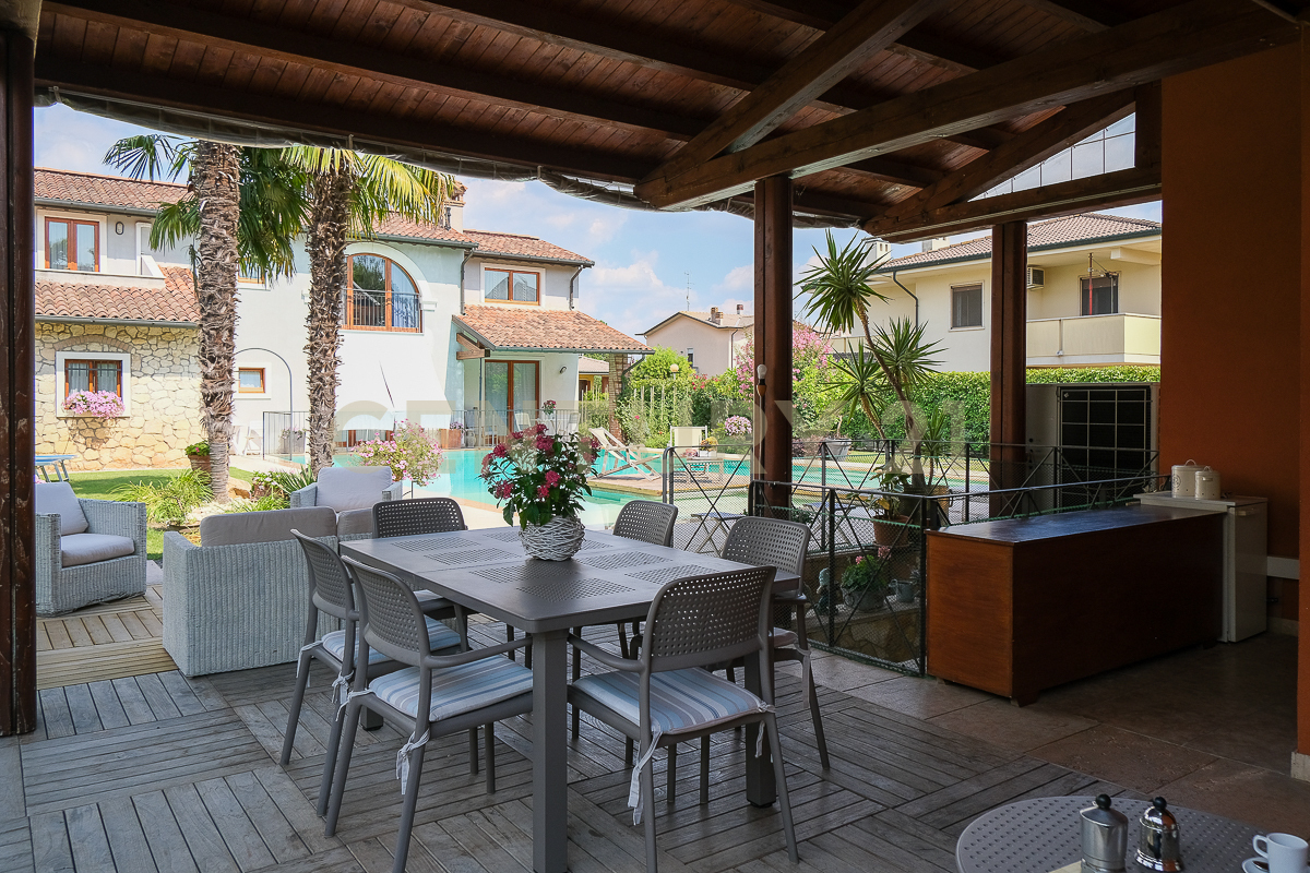 Villa con giardino in via adige 11, Montecchia di Crosara