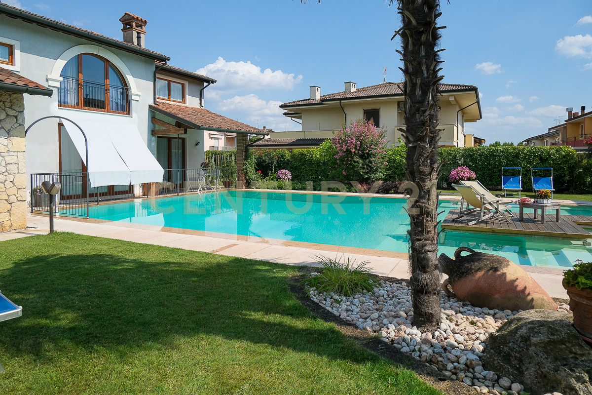 Villa con giardino in via adige 11, Montecchia di Crosara