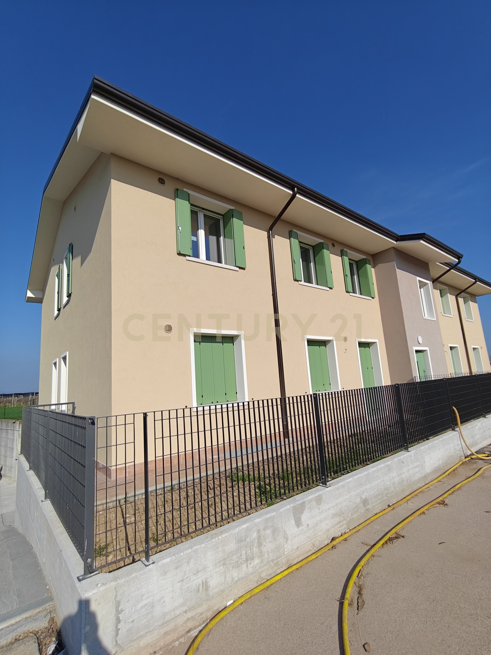 Quadrilocale con giardino in via toffanelle nuove, Verona