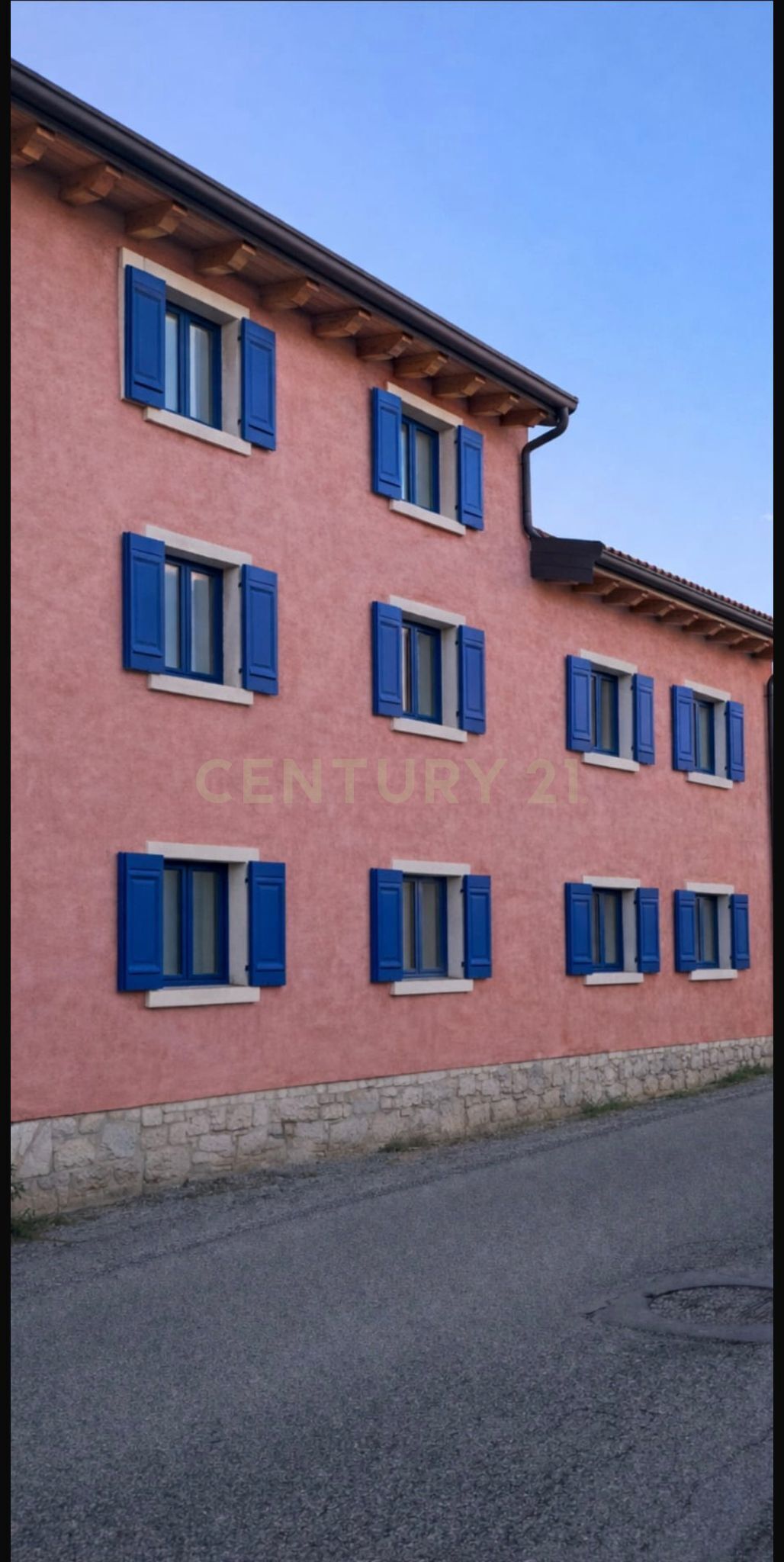 Villa con giardino in via belvedere 181, Verona