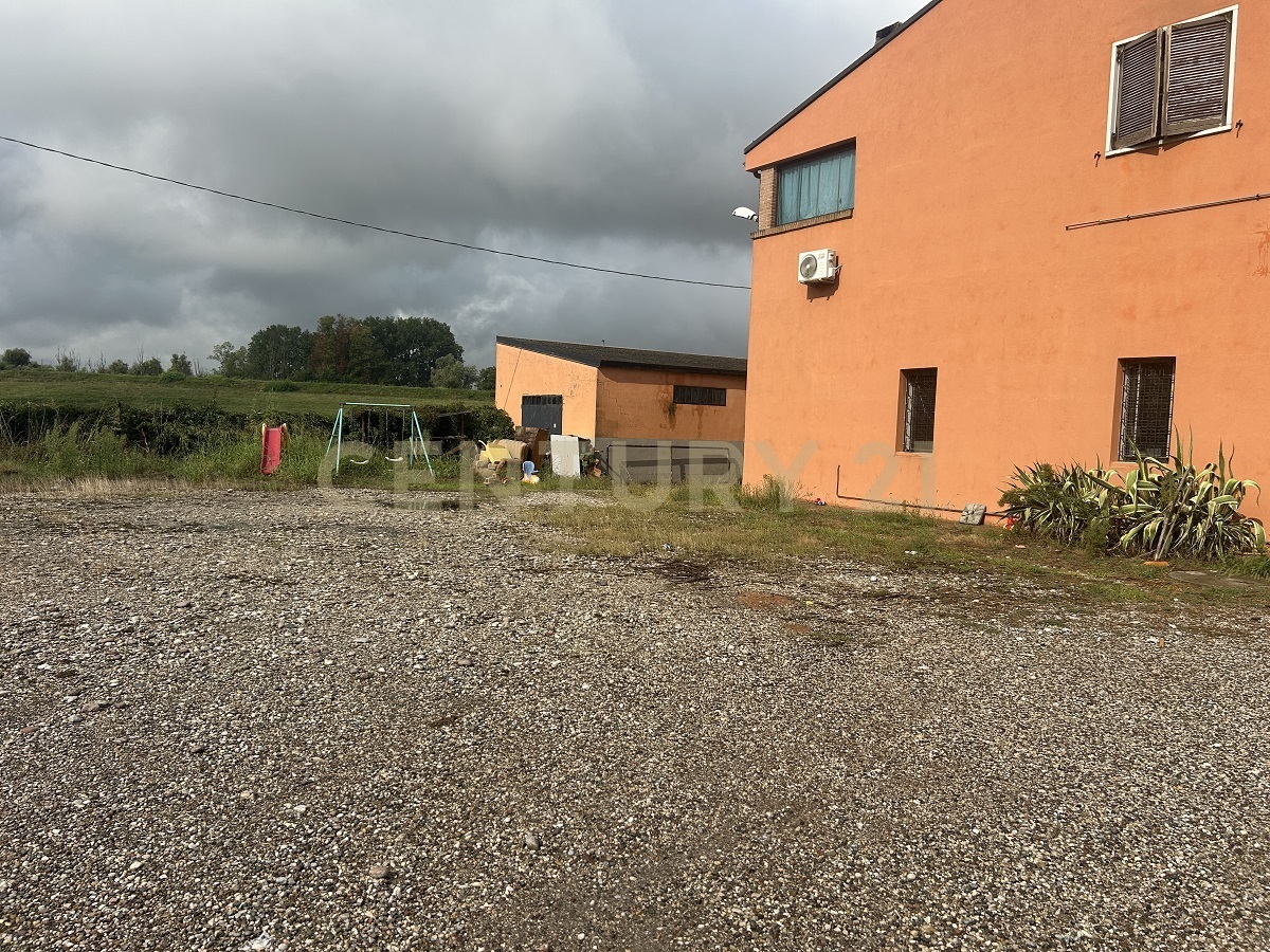 Appartamento con giardino in strada ostigliese 190, Roncoferraro