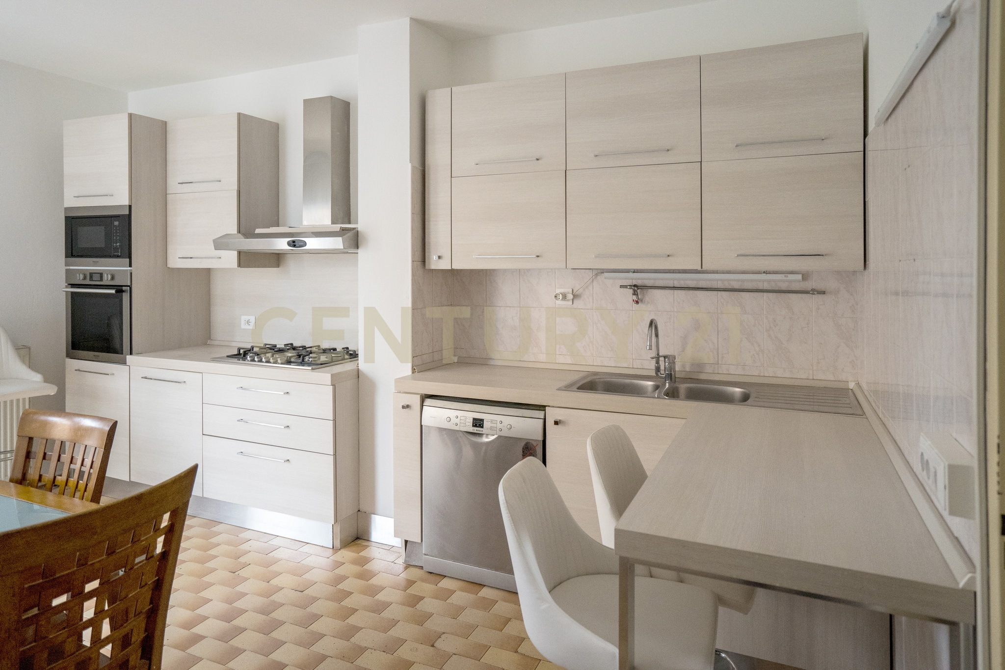 Appartamento con giardino in via umberto maddalena 1, Verona