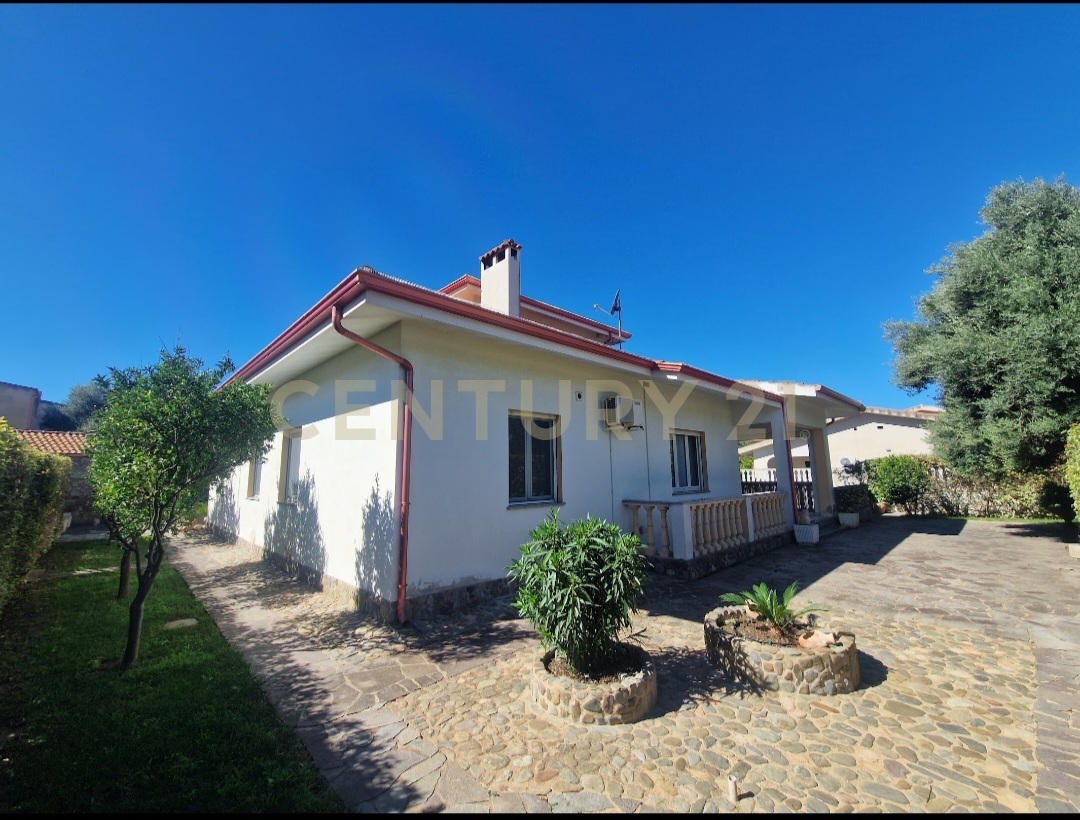 Casa indipendente con giardino in vico fontana mura 4, Giba