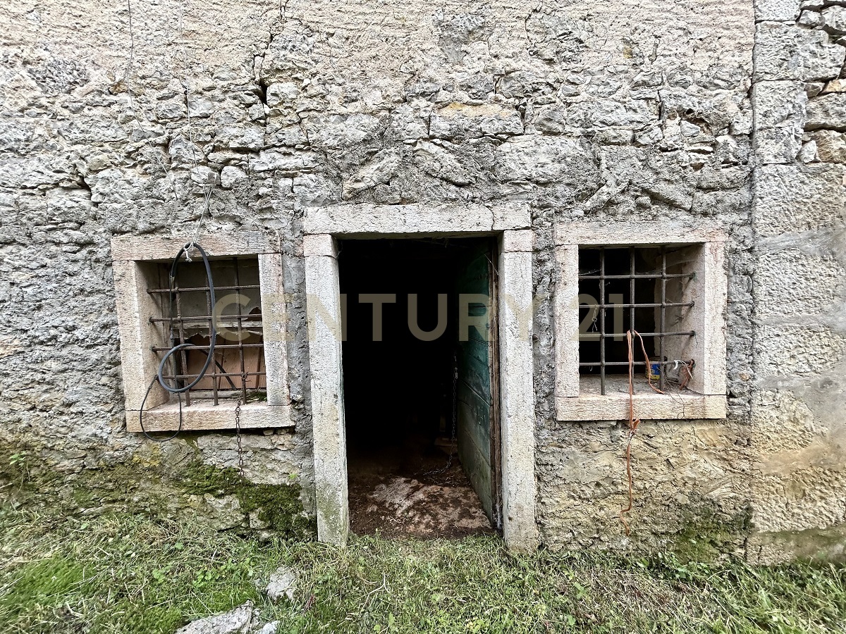 Rustico con giardino in contrada tezze, Velo Veronese