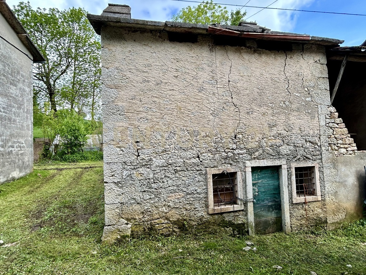 Rustico con giardino in contrada tezze, Velo Veronese
