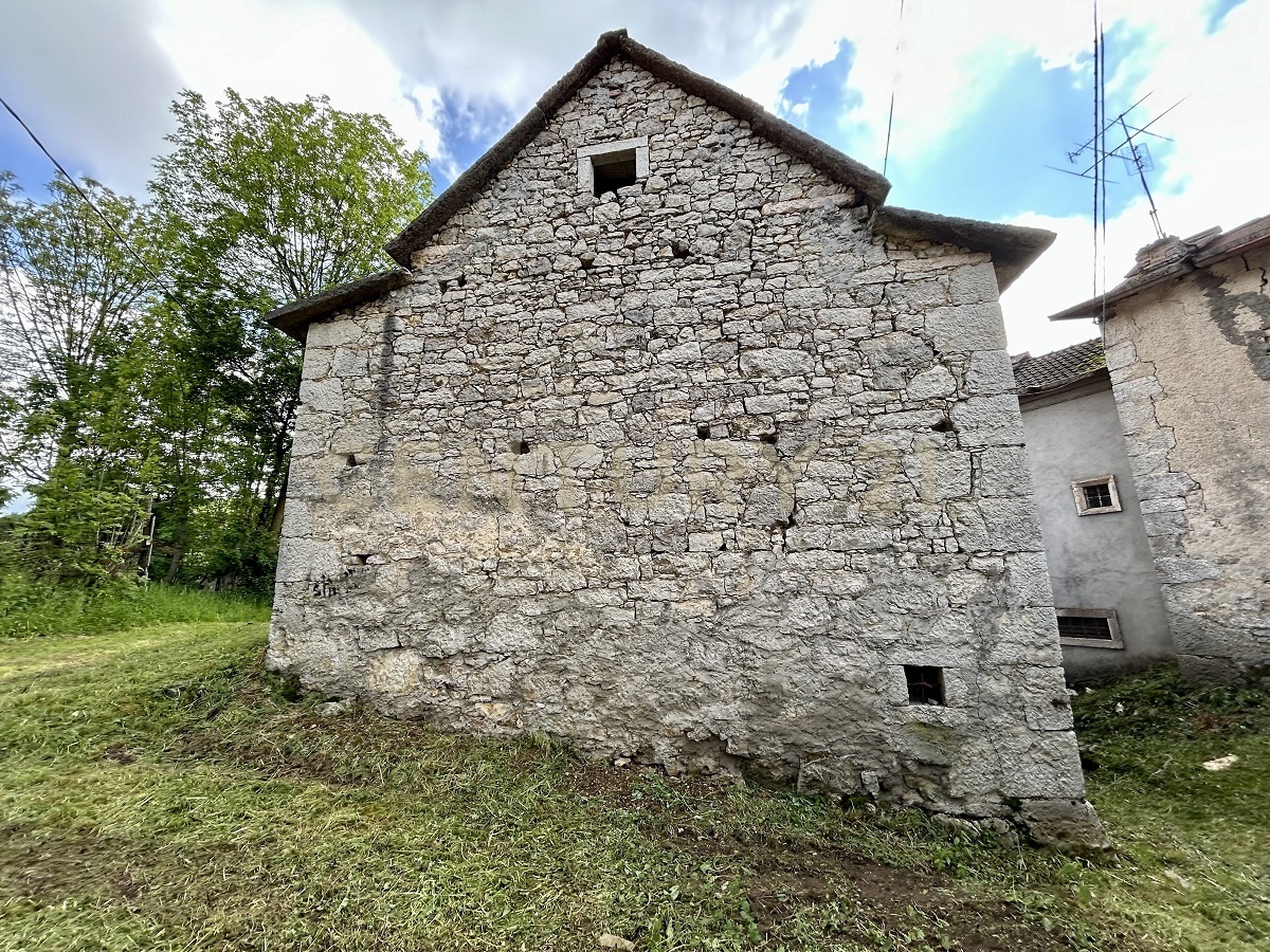 Rustico con giardino in contrada tezze, Velo Veronese
