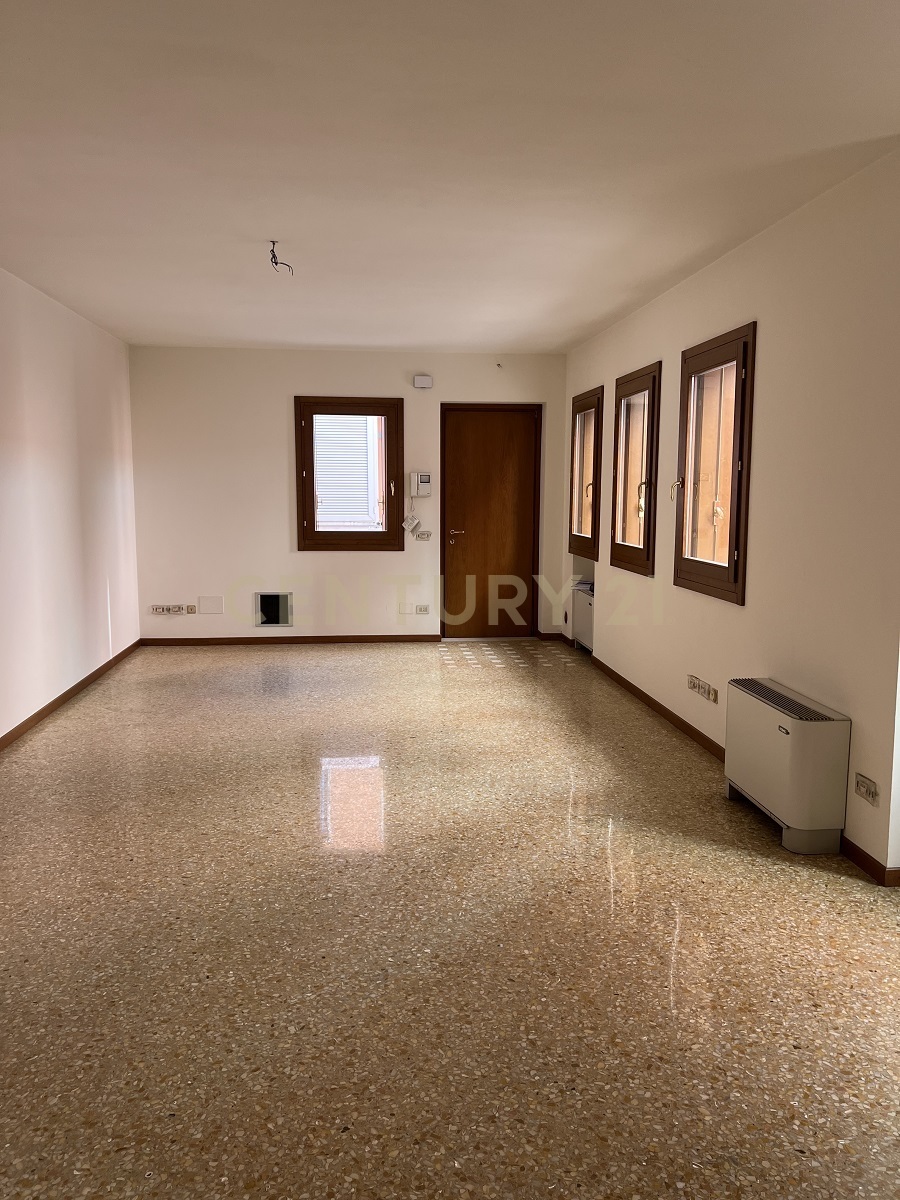 Casa indipendente con giardino in corso giuseppe mazzini 37, Verona