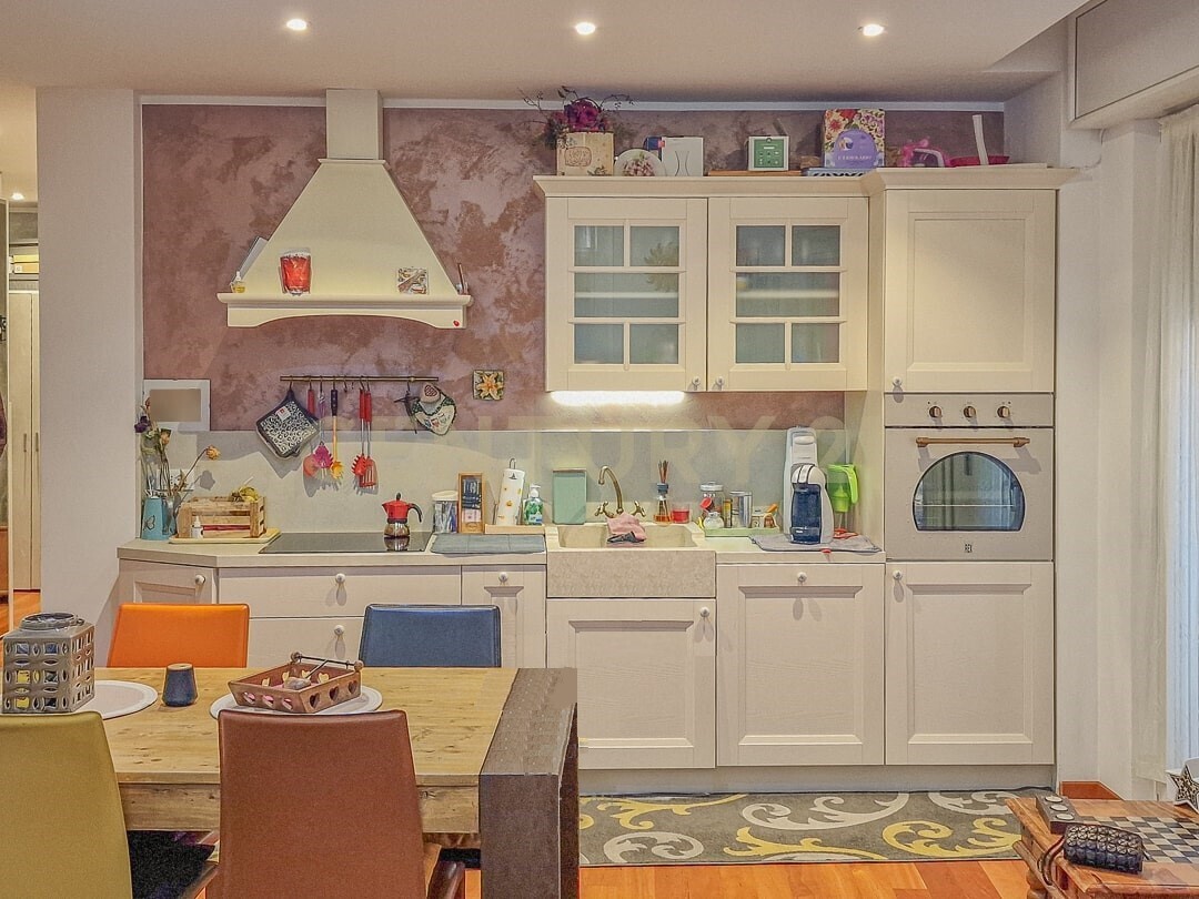 Trilocale con giardino in via angelo scarsellini 36, Verona