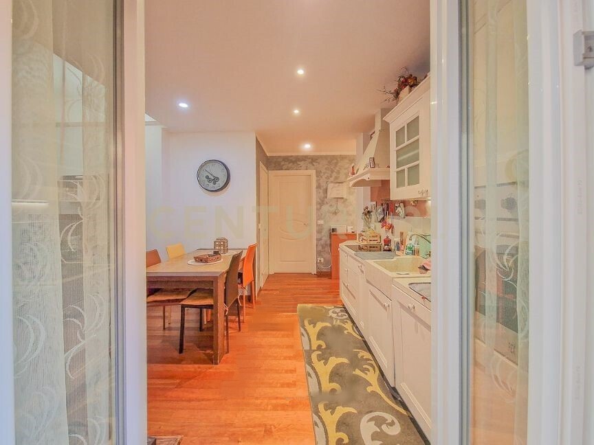 Trilocale con giardino in via angelo scarsellini 36, Verona