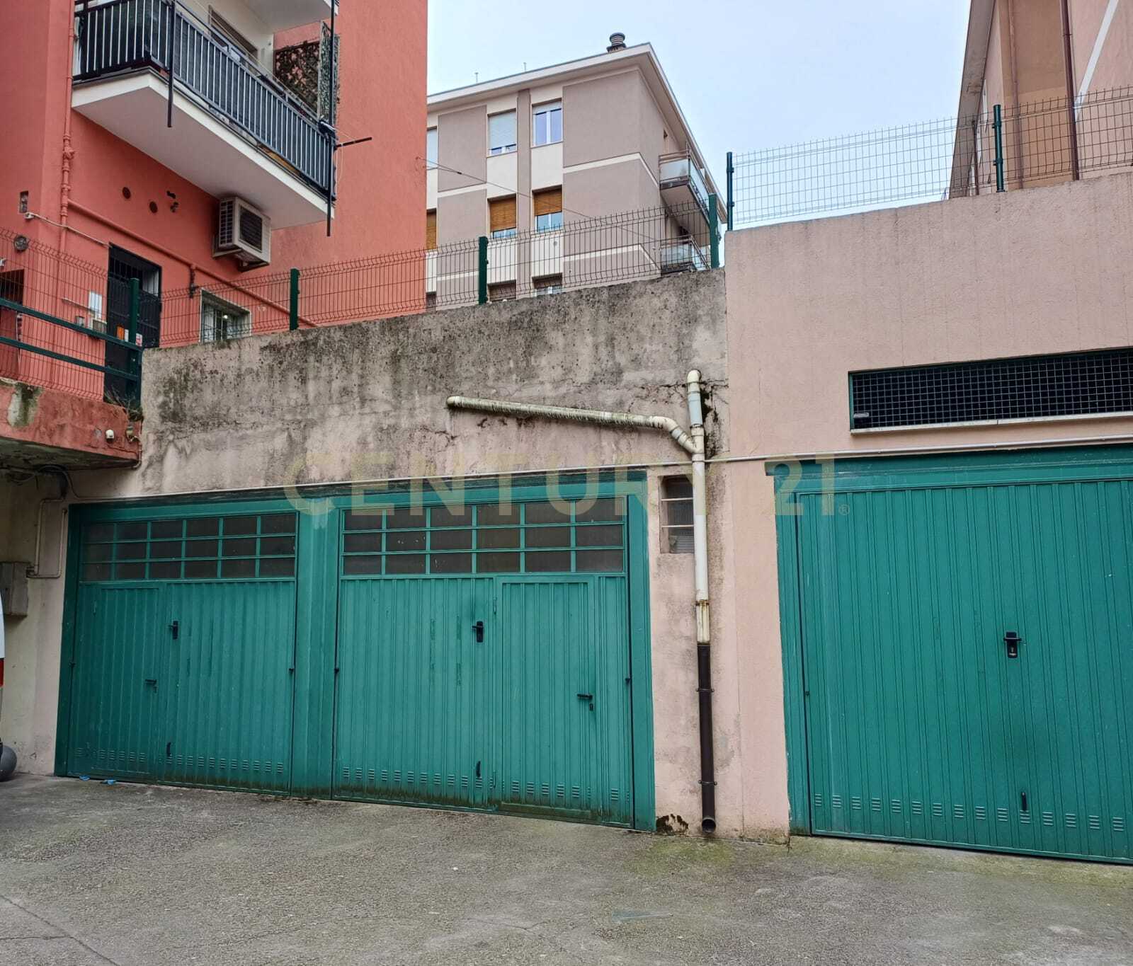 Magazzino da ristrutturare in via lucania 43, Verona