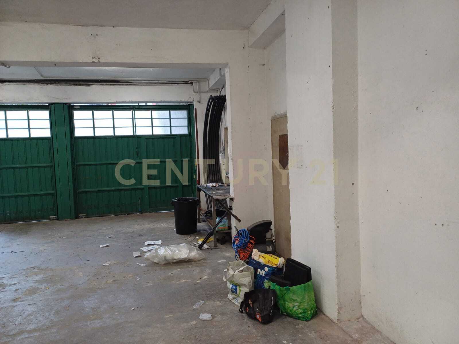 Magazzino da ristrutturare in via lucania 43, Verona