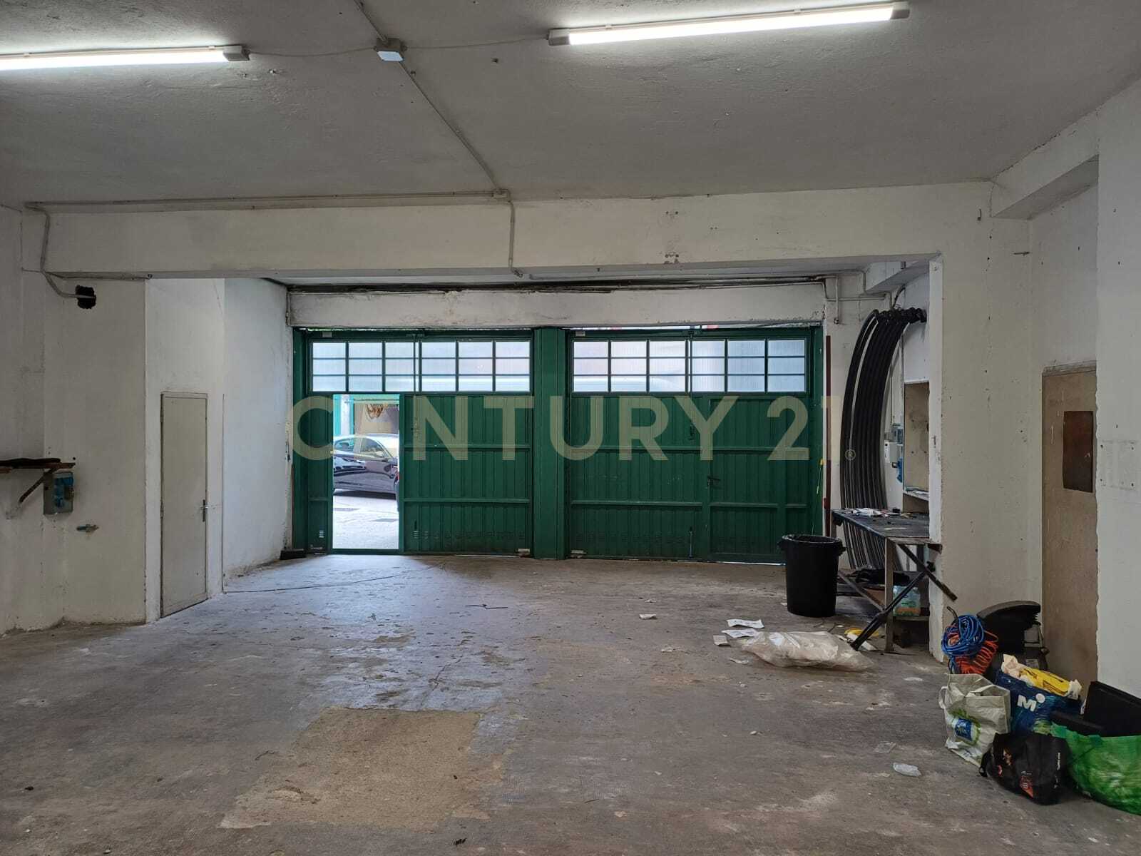 Magazzino da ristrutturare in via lucania 43, Verona