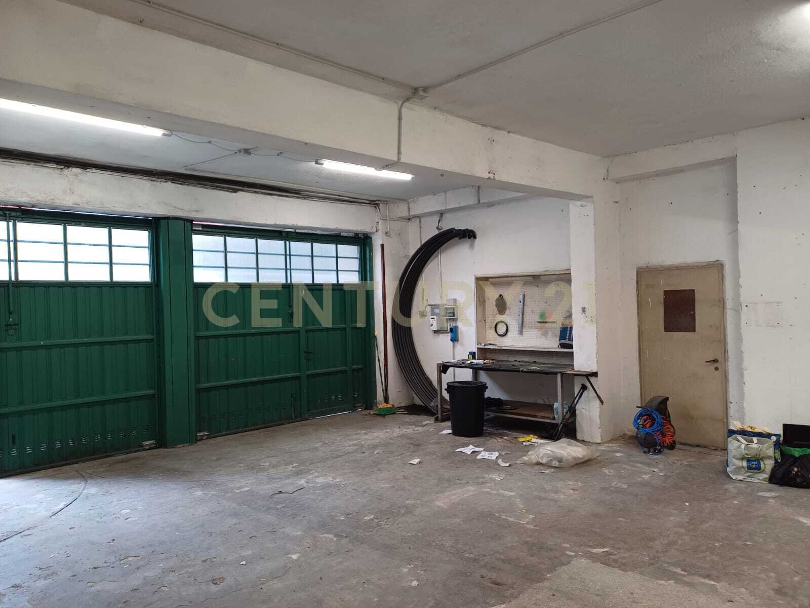 Magazzino da ristrutturare in via lucania 43, Verona