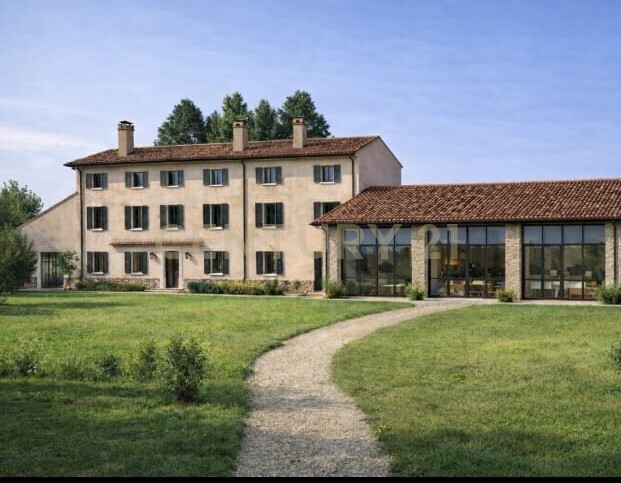 Stabile/Palazzo con giardino in via padovana 1a, Arcole